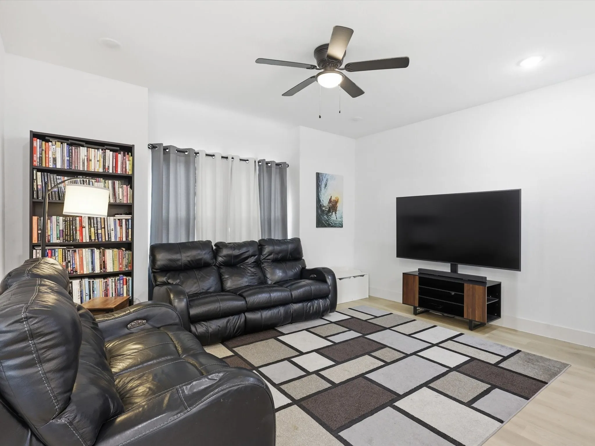 Single Family Residence For Sale in Tarrant County , 4621 Mccart Avenue, Fort Worth, Texas 76115, 3 Bedrooms, 3 Bathrooms, Garage spaces, 1,980 Sqft, built in 2023, Preowned, Price $327,500, mls#21239784, Real Estate Agent in Fort Worth, Homes For Sale in Tarrant county, Homes For Sale in Fort Worth, Realtor in Fort Worth Texas, Real Estate Brokerage Independent Realty Texas, Luminita Cordes Realtor