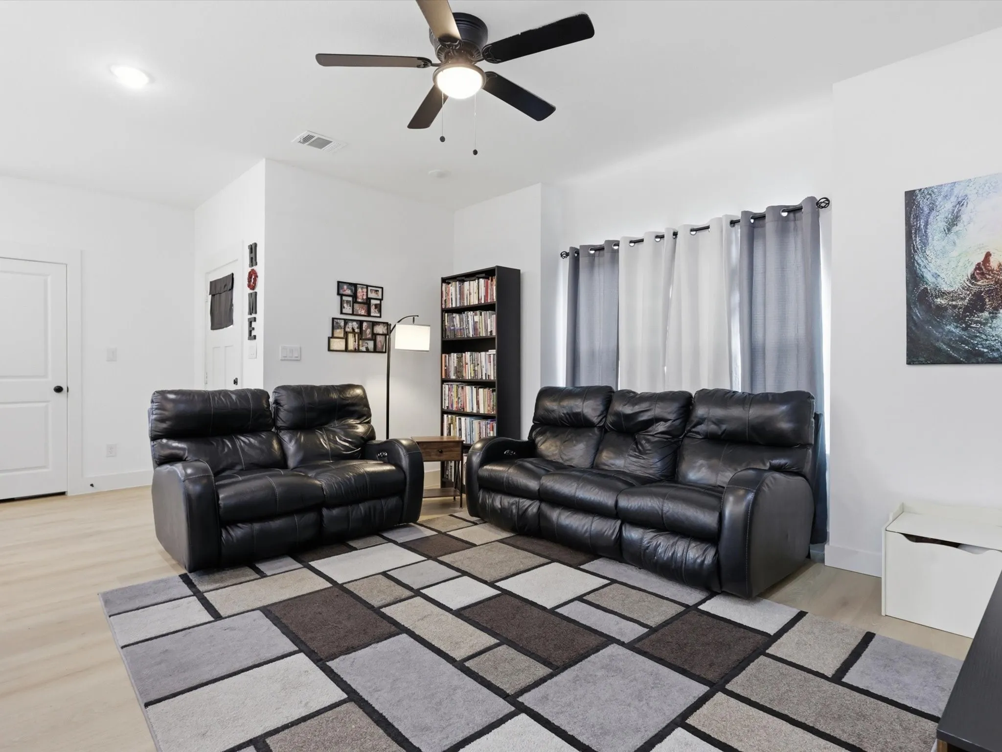Single Family Residence For Sale in Tarrant County , 4621 Mccart Avenue, Fort Worth, Texas 76115, 3 Bedrooms, 3 Bathrooms, Garage spaces, 1,980 Sqft, built in 2023, Preowned, Price $327,500, mls#21239784, Real Estate Agent in Fort Worth, Homes For Sale in Tarrant county, Homes For Sale in Fort Worth, Realtor in Fort Worth Texas, Real Estate Brokerage Independent Realty Texas, Luminita Cordes Realtor