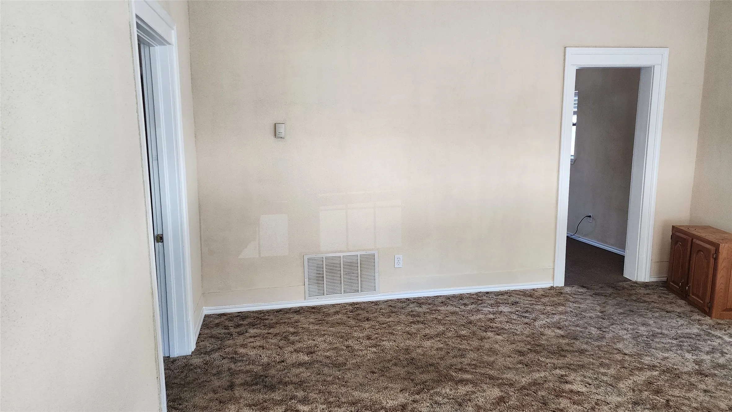 Duplex For Sale in Eastland County , 301 W Patterson Street W 2, Eastland, Texas 76448, 3 Bedroom, 3 Bathroom, Garage spaces, 0 Sqft, built in 1920, Preowned, mls#21240005, Real Estate Agent in Eastland, Homes For Sale in Eastland county, Homes For Sale in Eastland, Realtor in Eastland Texas, Real Estate Brokerage Independent Realty Texas, Luminita Cordes Realtor