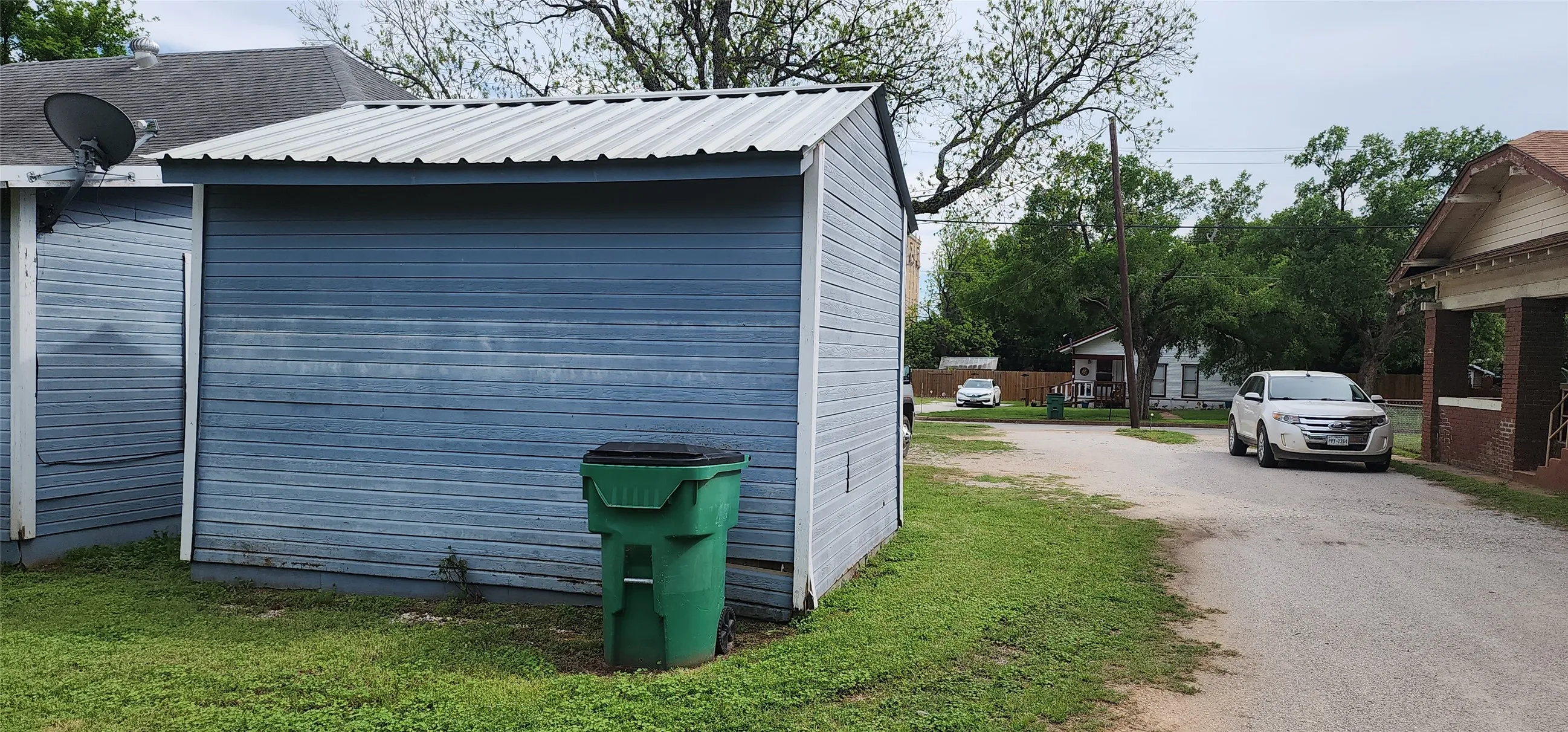 Duplex For Sale in Eastland County , 301 W Patterson Street W 2, Eastland, Texas 76448, 3 Bedroom, 3 Bathroom, Garage spaces, 0 Sqft, built in 1920, Preowned, mls#21240005, Real Estate Agent in Eastland, Homes For Sale in Eastland county, Homes For Sale in Eastland, Realtor in Eastland Texas, Real Estate Brokerage Independent Realty Texas, Luminita Cordes Realtor