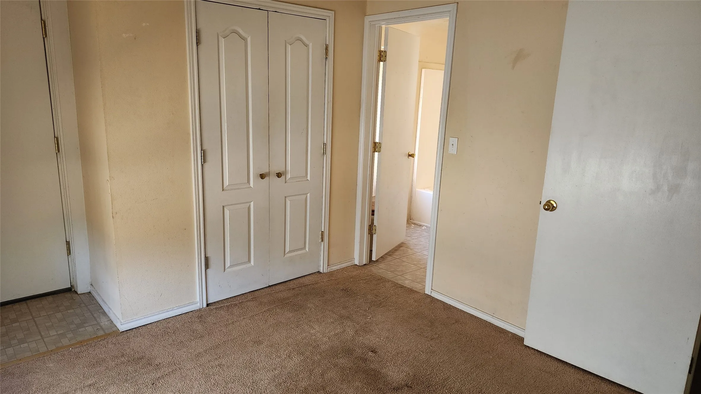 Duplex For Sale in Eastland County , 301 W Patterson Street W 2, Eastland, Texas 76448, 3 Bedroom, 3 Bathroom, Garage spaces, 0 Sqft, built in 1920, Preowned, mls#21240005, Real Estate Agent in Eastland, Homes For Sale in Eastland county, Homes For Sale in Eastland, Realtor in Eastland Texas, Real Estate Brokerage Independent Realty Texas, Luminita Cordes Realtor