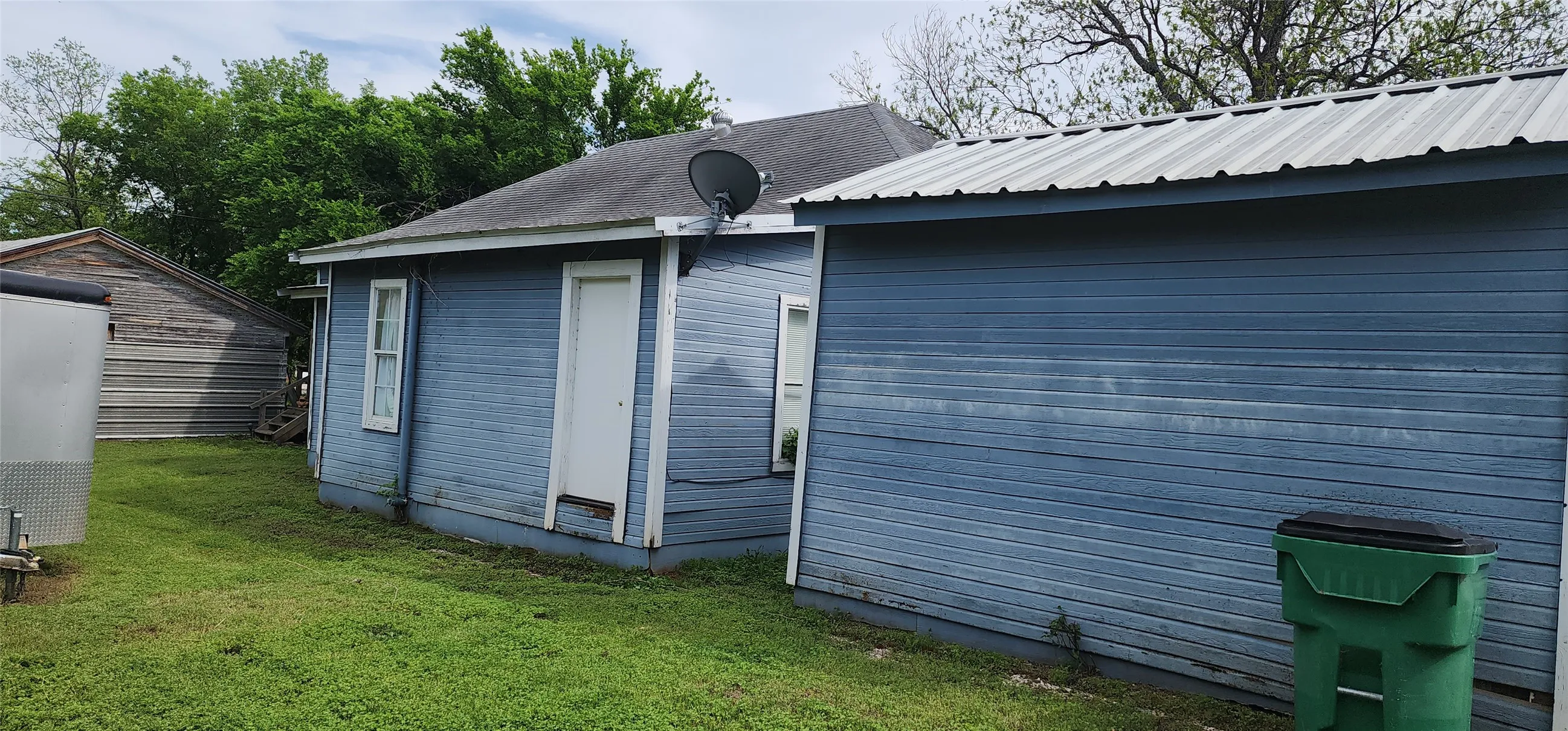 Duplex For Sale in Eastland County , 301 W Patterson Street W 2, Eastland, Texas 76448, 3 Bedroom, 3 Bathroom, Garage spaces, 0 Sqft, built in 1920, Preowned, mls#21240005, Real Estate Agent in Eastland, Homes For Sale in Eastland county, Homes For Sale in Eastland, Realtor in Eastland Texas, Real Estate Brokerage Independent Realty Texas, Luminita Cordes Realtor