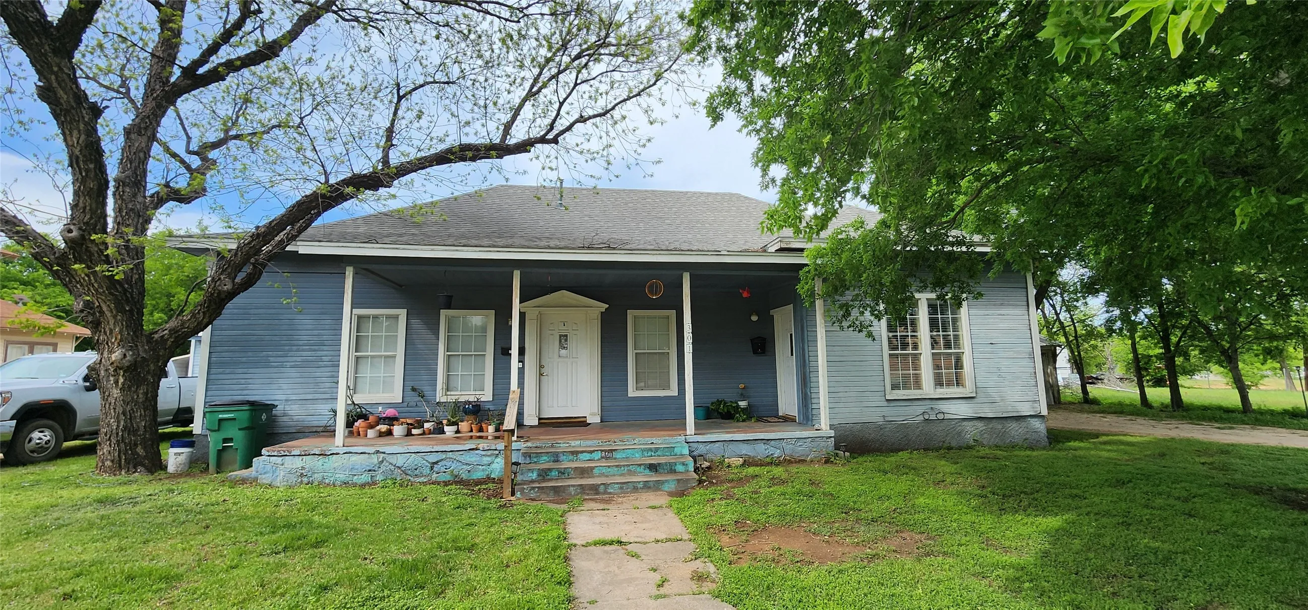 Duplex For Sale in Eastland County , 301 W Patterson Street W 2, Eastland, Texas 76448, 3 Bedroom, 3 Bathroom, Garage spaces, 0 Sqft, built in 1920, Preowned, mls#21240005, Real Estate Agent in Eastland, Homes For Sale in Eastland county, Homes For Sale in Eastland, Realtor in Eastland Texas, Real Estate Brokerage Independent Realty Texas, Luminita Cordes Realtor