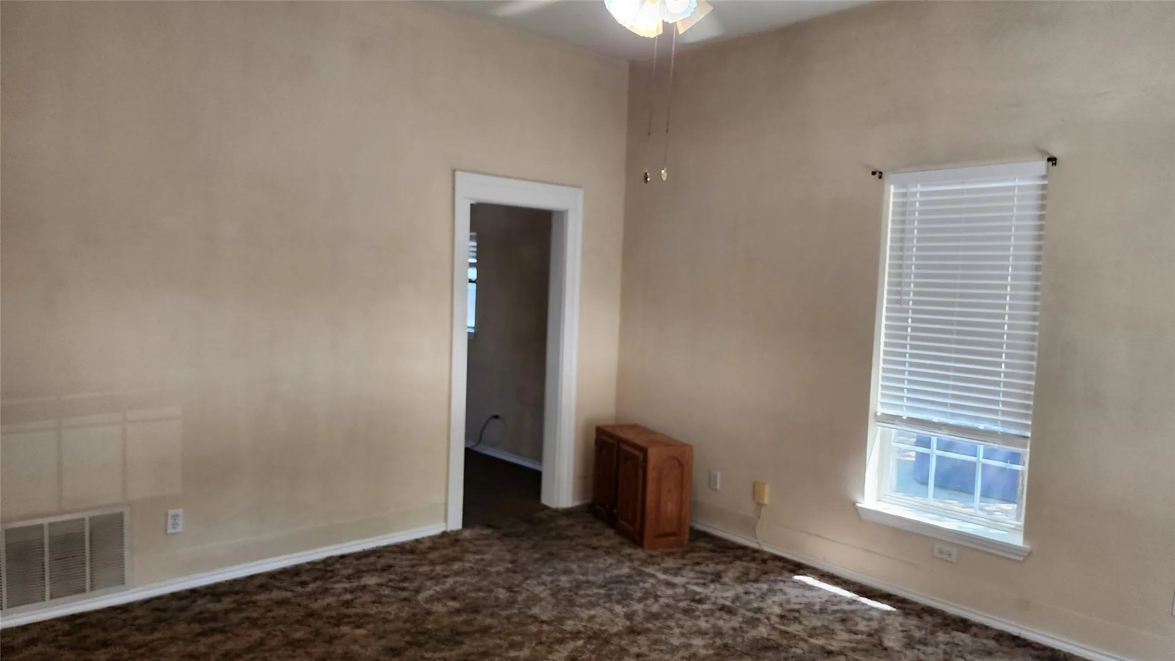 Duplex For Sale in Eastland County , 301 W Patterson Street W 2, Eastland, Texas 76448, 3 Bedroom, 3 Bathroom, Garage spaces, 0 Sqft, built in 1920, Preowned, mls#21240005, Real Estate Agent in Eastland, Homes For Sale in Eastland county, Homes For Sale in Eastland, Realtor in Eastland Texas, Real Estate Brokerage Independent Realty Texas, Luminita Cordes Realtor