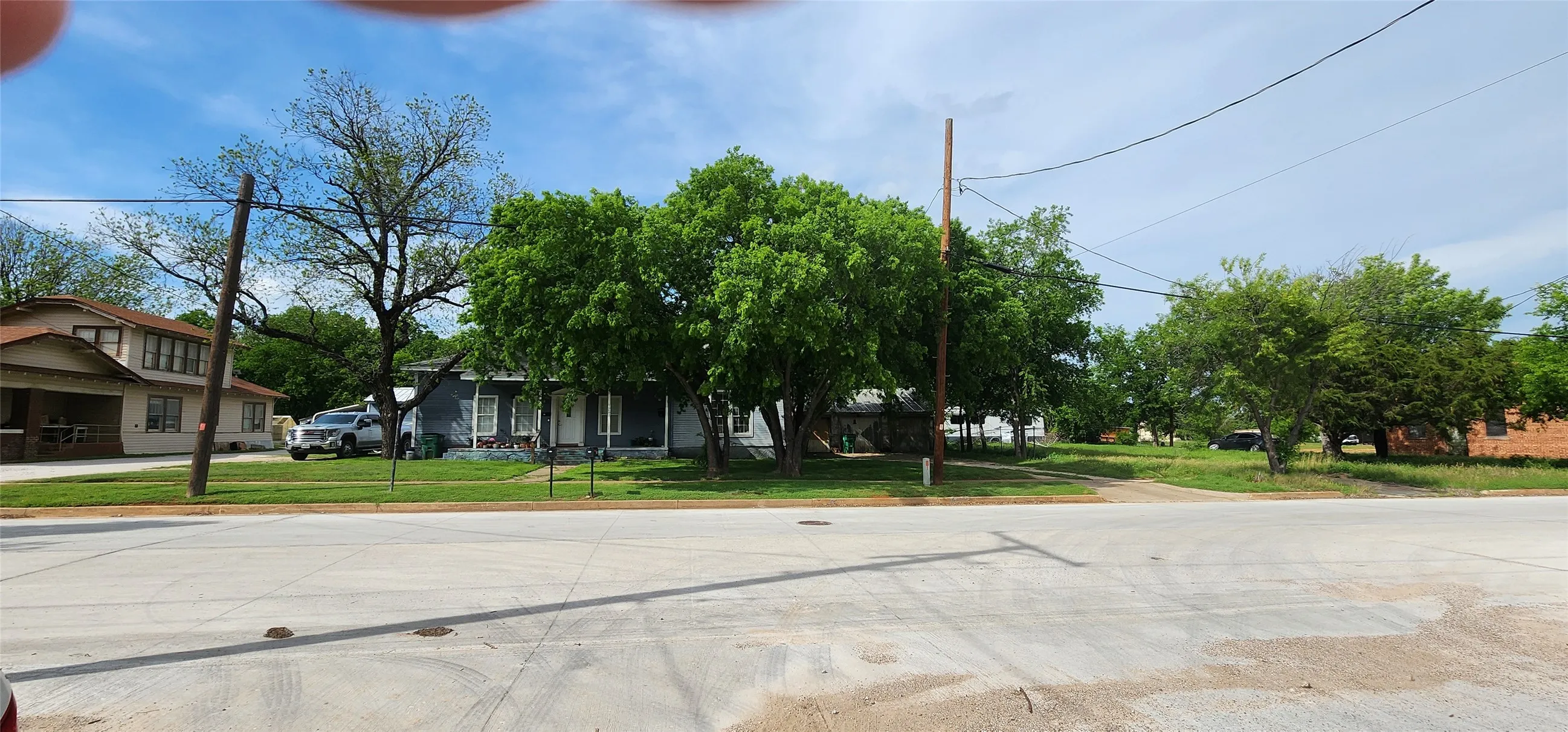 Duplex For Sale in Eastland County , 301 W Patterson Street W 2, Eastland, Texas 76448, 3 Bedroom, 3 Bathroom, Garage spaces, 0 Sqft, built in 1920, Preowned, mls#21240005, Real Estate Agent in Eastland, Homes For Sale in Eastland county, Homes For Sale in Eastland, Realtor in Eastland Texas, Real Estate Brokerage Independent Realty Texas, Luminita Cordes Realtor