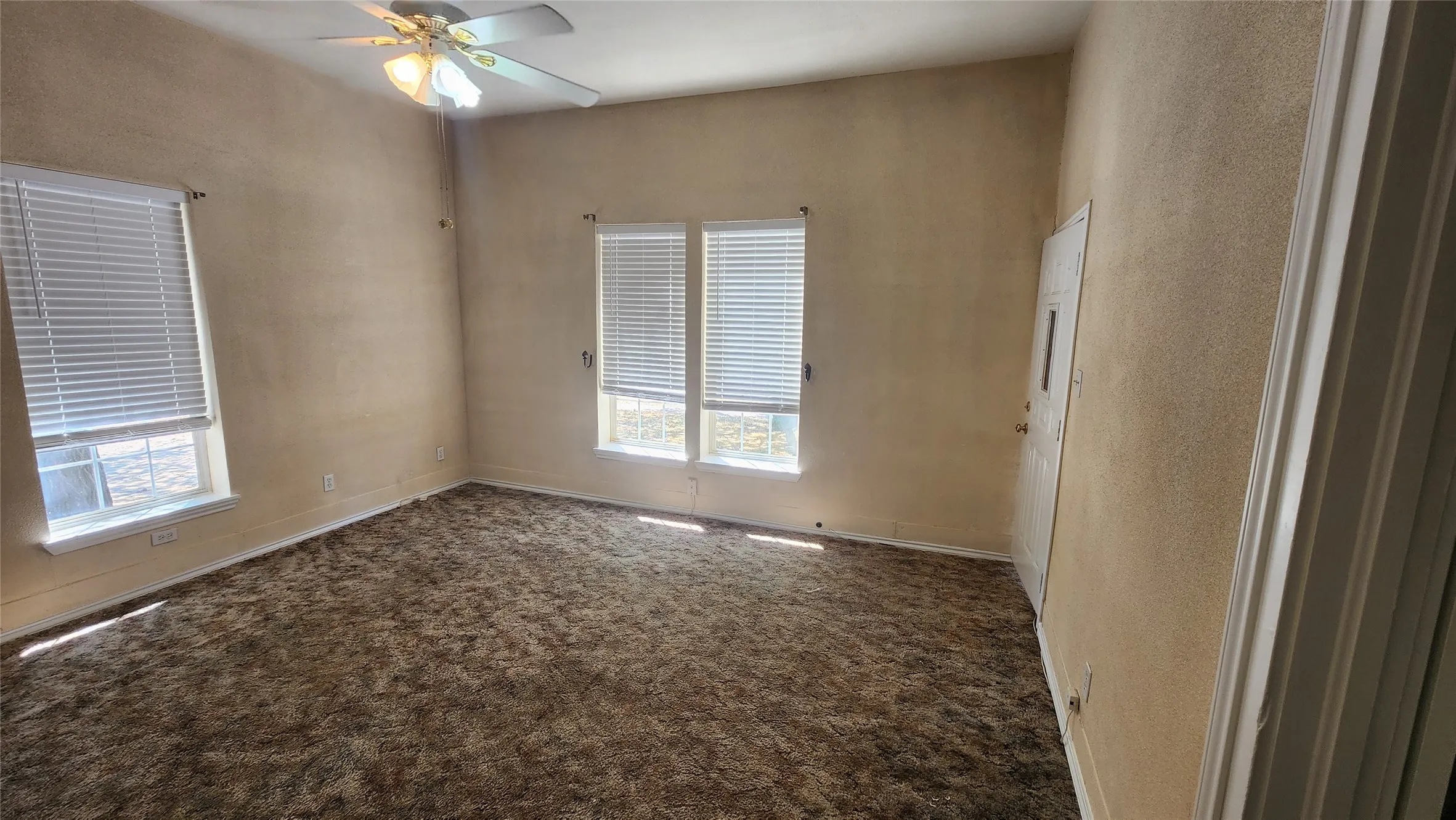 Duplex For Sale in Eastland County , 301 W Patterson Street W 2, Eastland, Texas 76448, 3 Bedroom, 3 Bathroom, Garage spaces, 0 Sqft, built in 1920, Preowned, mls#21240005, Real Estate Agent in Eastland, Homes For Sale in Eastland county, Homes For Sale in Eastland, Realtor in Eastland Texas, Real Estate Brokerage Independent Realty Texas, Luminita Cordes Realtor