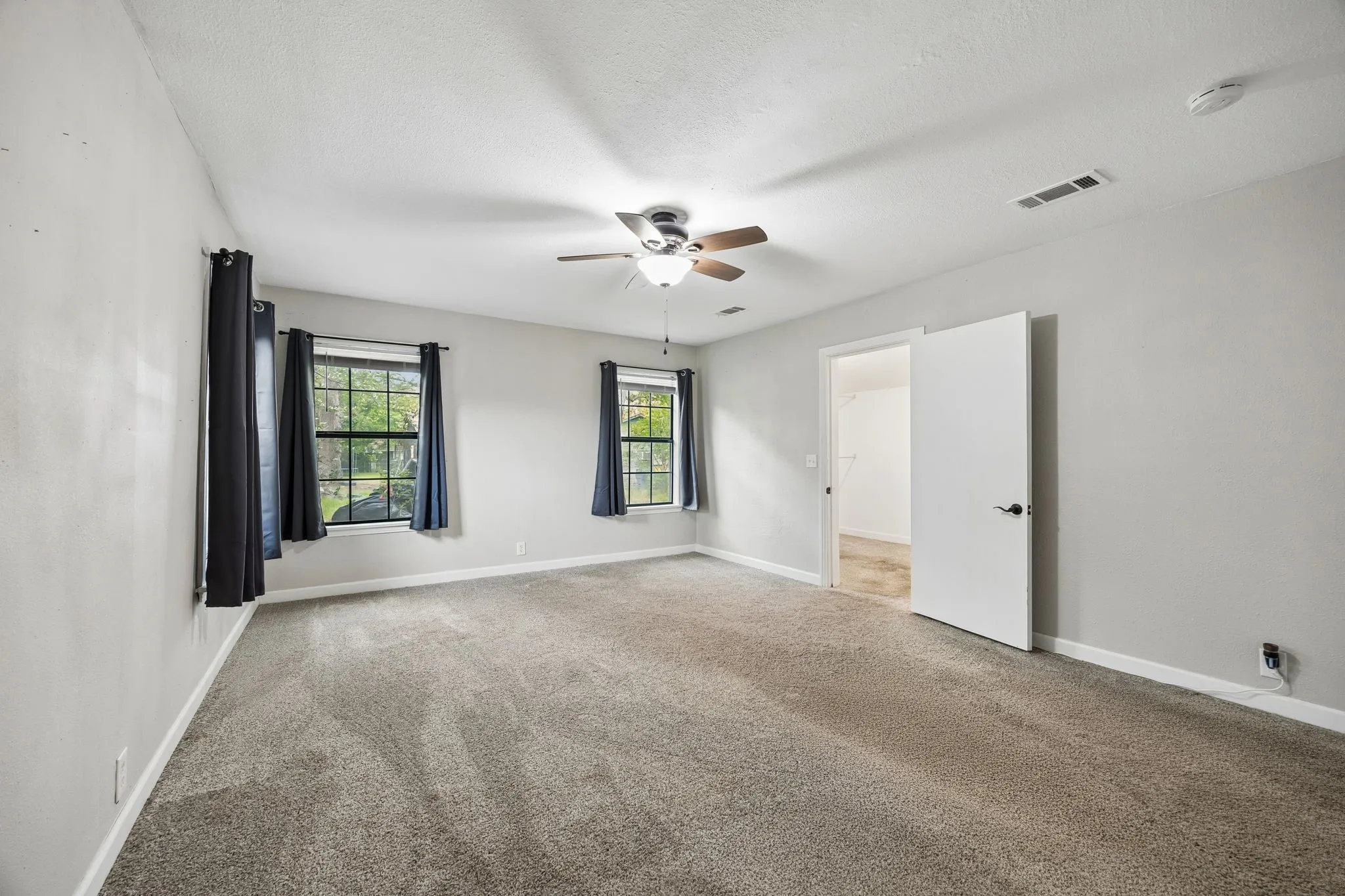 Single Family Residence For Sale in Van Zandt County , 597 E Main Street, Van, Texas 75790, 3 Bedroom, 2 Bathroom, Garage spaces, 1,984 Sqft, built in 1959, Preowned, mls#21220861, Real Estate Agent in Van, Homes For Sale in Van Zandt county, Homes For Sale in Van, Realtor in Van Texas, Real Estate Brokerage Independent Realty Texas, Luminita Cordes Realtor
