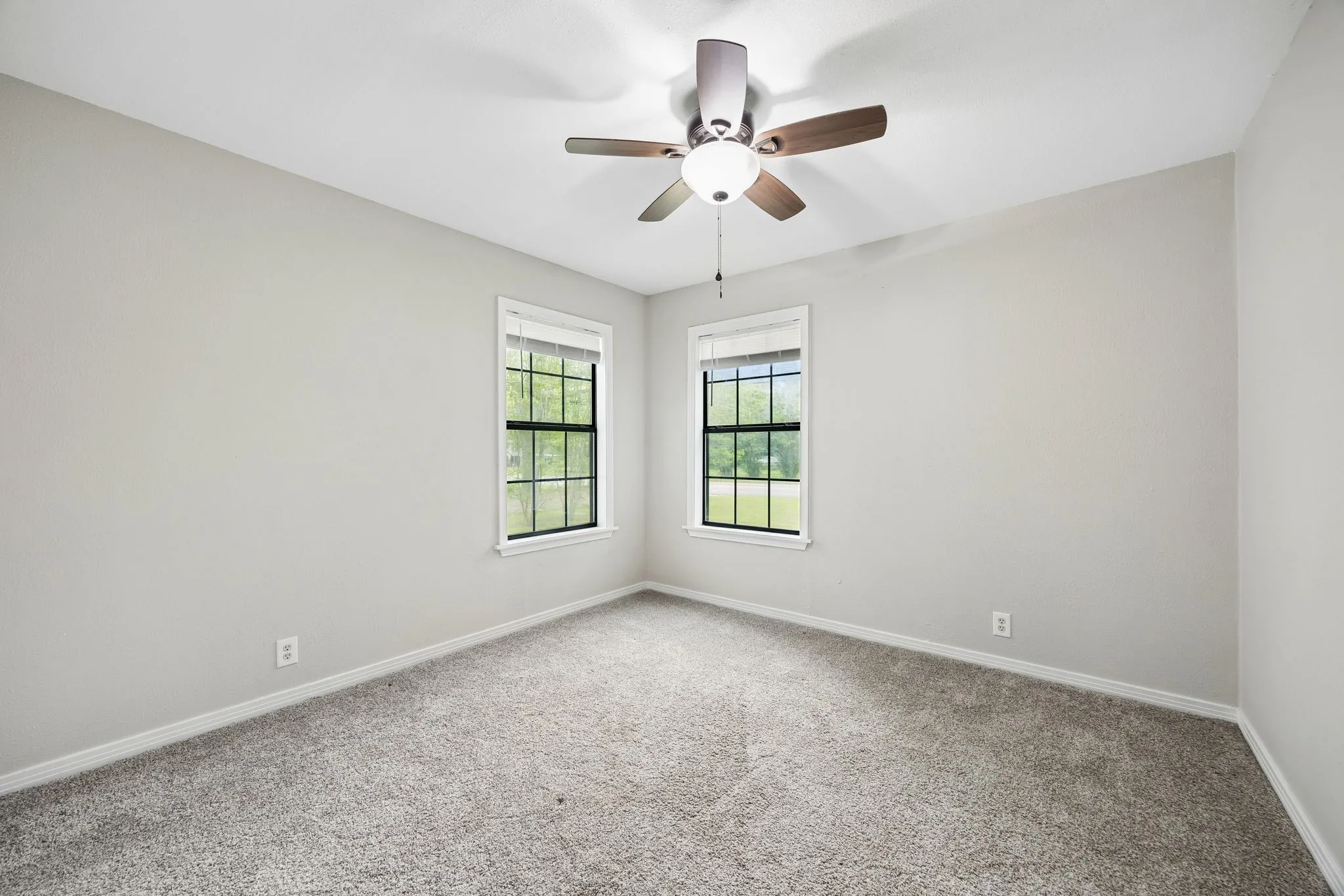 Single Family Residence For Sale in Van Zandt County , 597 E Main Street, Van, Texas 75790, 3 Bedroom, 2 Bathroom, Garage spaces, 1,984 Sqft, built in 1959, Preowned, mls#21220861, Real Estate Agent in Van, Homes For Sale in Van Zandt county, Homes For Sale in Van, Realtor in Van Texas, Real Estate Brokerage Independent Realty Texas, Luminita Cordes Realtor