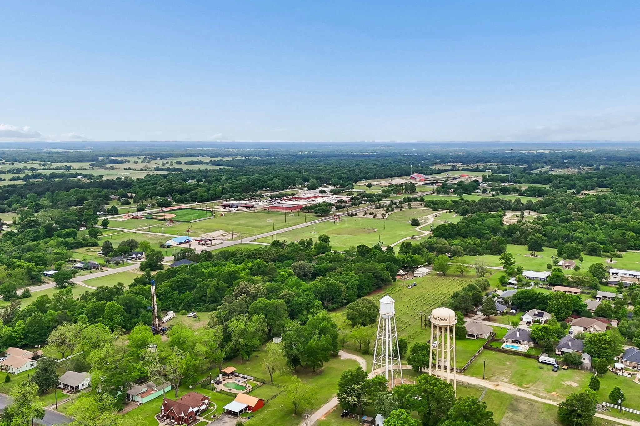 Single Family Residence For Sale in Van Zandt County , 597 E Main Street, Van, Texas 75790, 3 Bedroom, 2 Bathroom, Garage spaces, 1,984 Sqft, built in 1959, Preowned, mls#21220861, Real Estate Agent in Van, Homes For Sale in Van Zandt county, Homes For Sale in Van, Realtor in Van Texas, Real Estate Brokerage Independent Realty Texas, Luminita Cordes Realtor