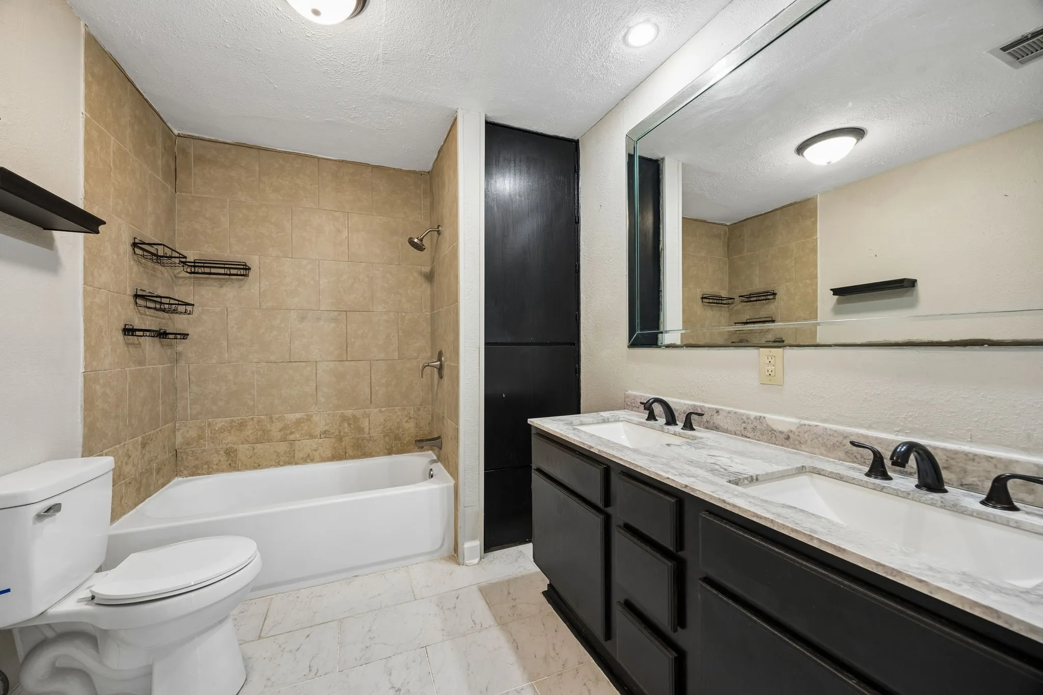 Single Family Residence For Sale in Van Zandt County , 597 E Main Street, Van, Texas 75790, 3 Bedroom, 2 Bathroom, Garage spaces, 1,984 Sqft, built in 1959, Preowned, mls#21220861, Real Estate Agent in Van, Homes For Sale in Van Zandt county, Homes For Sale in Van, Realtor in Van Texas, Real Estate Brokerage Independent Realty Texas, Luminita Cordes Realtor