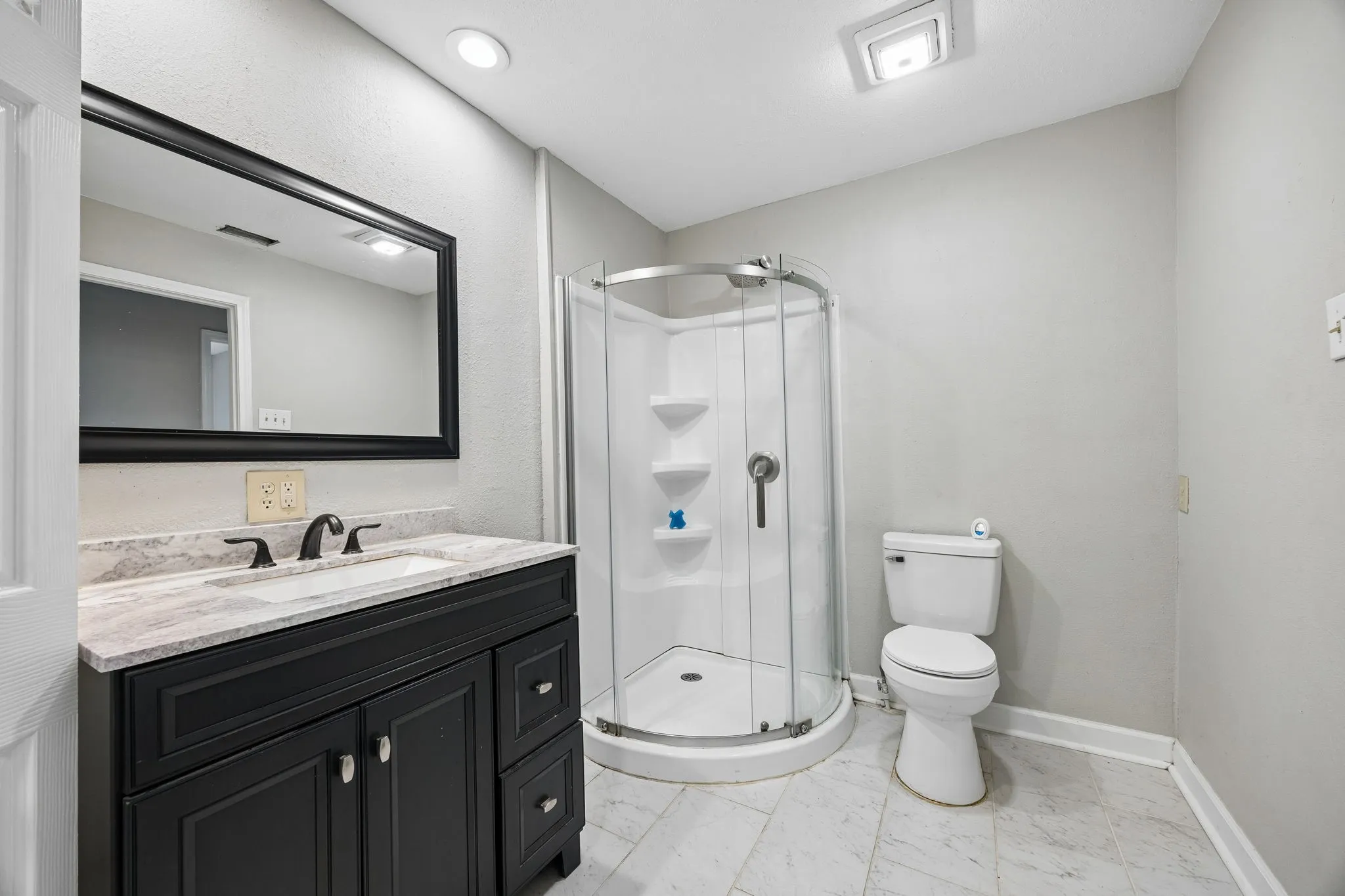 Single Family Residence For Sale in Van Zandt County , 597 E Main Street, Van, Texas 75790, 3 Bedroom, 2 Bathroom, Garage spaces, 1,984 Sqft, built in 1959, Preowned, mls#21220861, Real Estate Agent in Van, Homes For Sale in Van Zandt county, Homes For Sale in Van, Realtor in Van Texas, Real Estate Brokerage Independent Realty Texas, Luminita Cordes Realtor