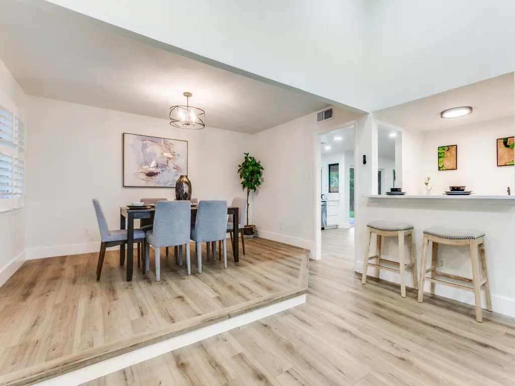 Single Family Residence For Sale in Dallas County , 1700 Aurora Drive, Richardson, Texas 75081, 4 Bedroom, 3 Bathroom, 2 Garage spaces, 2,181 Sqft, built in 1973, mls#21239598, Real Estate Agent in Richardson, Homes For Sale in Dallas county, Homes For Sale in Richardson, Realtor in Richardson Texas, Real Estate Brokerage Independent Realty Texas, Luminita Cordes Realtor