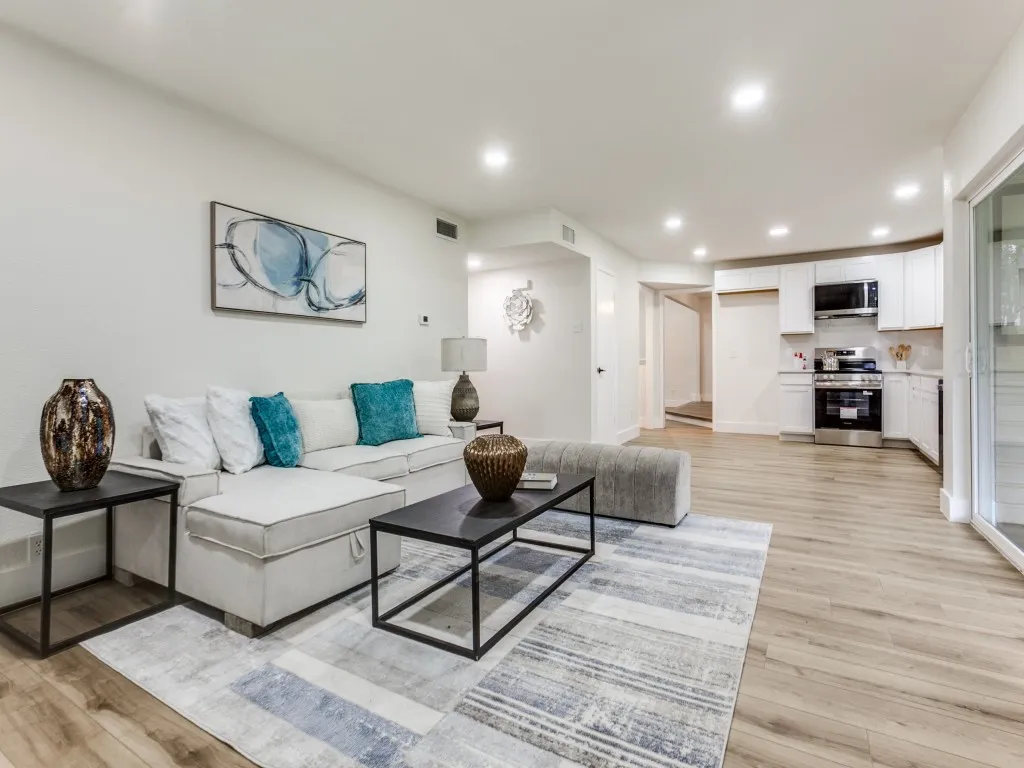 Single Family Residence For Sale in Dallas County , 1700 Aurora Drive, Richardson, Texas 75081, 4 Bedroom, 3 Bathroom, 2 Garage spaces, 2,181 Sqft, built in 1973, mls#21239598, Real Estate Agent in Richardson, Homes For Sale in Dallas county, Homes For Sale in Richardson, Realtor in Richardson Texas, Real Estate Brokerage Independent Realty Texas, Luminita Cordes Realtor