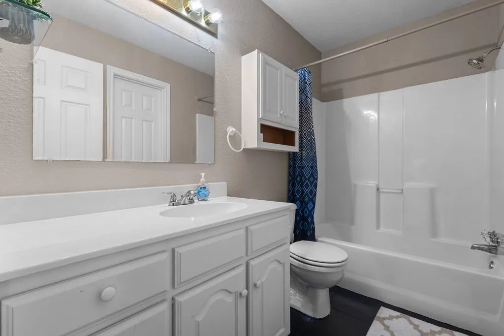 Single Family Residence For Sale in Henderson County , 124 Peninsula Point Terrace, Mabank, Texas 75156, 3 Bedroom, 2 Bathroom, 2 Garage spaces, 1,632 Sqft, built in 1998, mls#21240134, Real Estate Agent in Mabank, Homes For Sale in Henderson county, Homes For Sale in Mabank, Realtor in Mabank Texas, Real Estate Brokerage Independent Realty Texas, Luminita Cordes Realtor