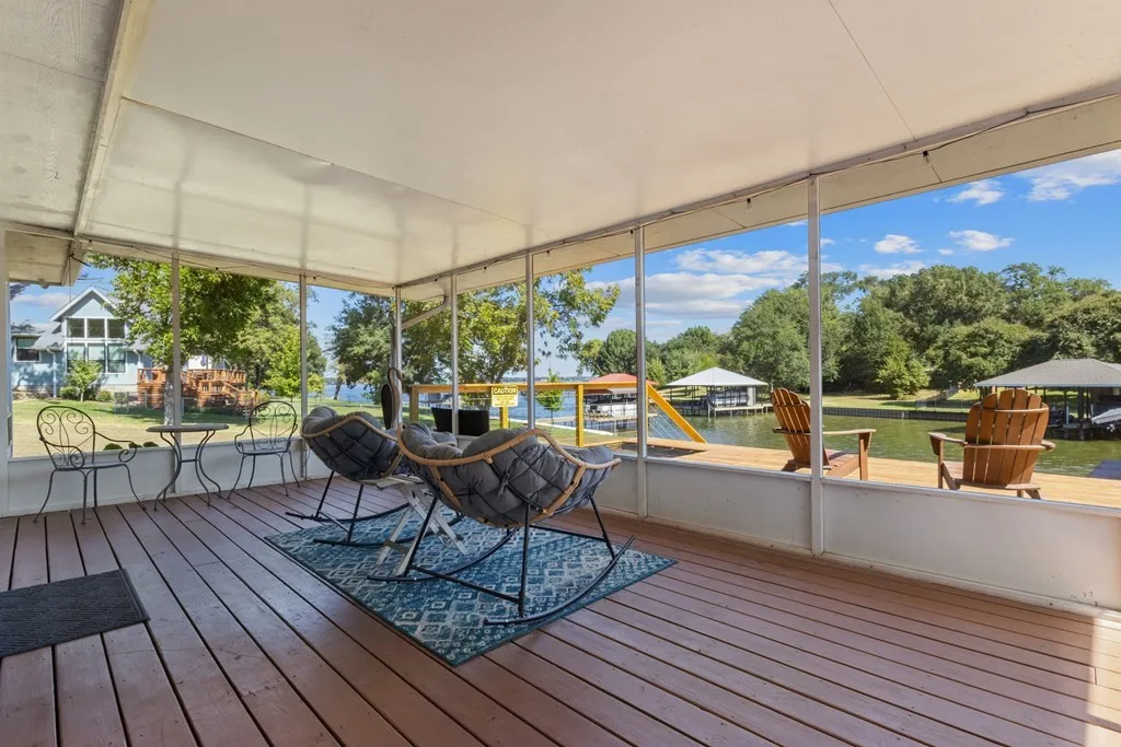 Single Family Residence For Sale in Henderson County , 124 Peninsula Point Terrace, Mabank, Texas 75156, 3 Bedroom, 2 Bathroom, 2 Garage spaces, 1,632 Sqft, built in 1998, mls#21240134, Real Estate Agent in Mabank, Homes For Sale in Henderson county, Homes For Sale in Mabank, Realtor in Mabank Texas, Real Estate Brokerage Independent Realty Texas, Luminita Cordes Realtor