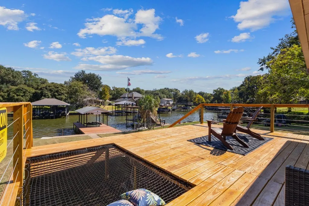 Single Family Residence For Sale in Henderson County , 124 Peninsula Point Terrace, Mabank, Texas 75156, 3 Bedroom, 2 Bathroom, 2 Garage spaces, 1,632 Sqft, built in 1998, mls#21240134, Real Estate Agent in Mabank, Homes For Sale in Henderson county, Homes For Sale in Mabank, Realtor in Mabank Texas, Real Estate Brokerage Independent Realty Texas, Luminita Cordes Realtor