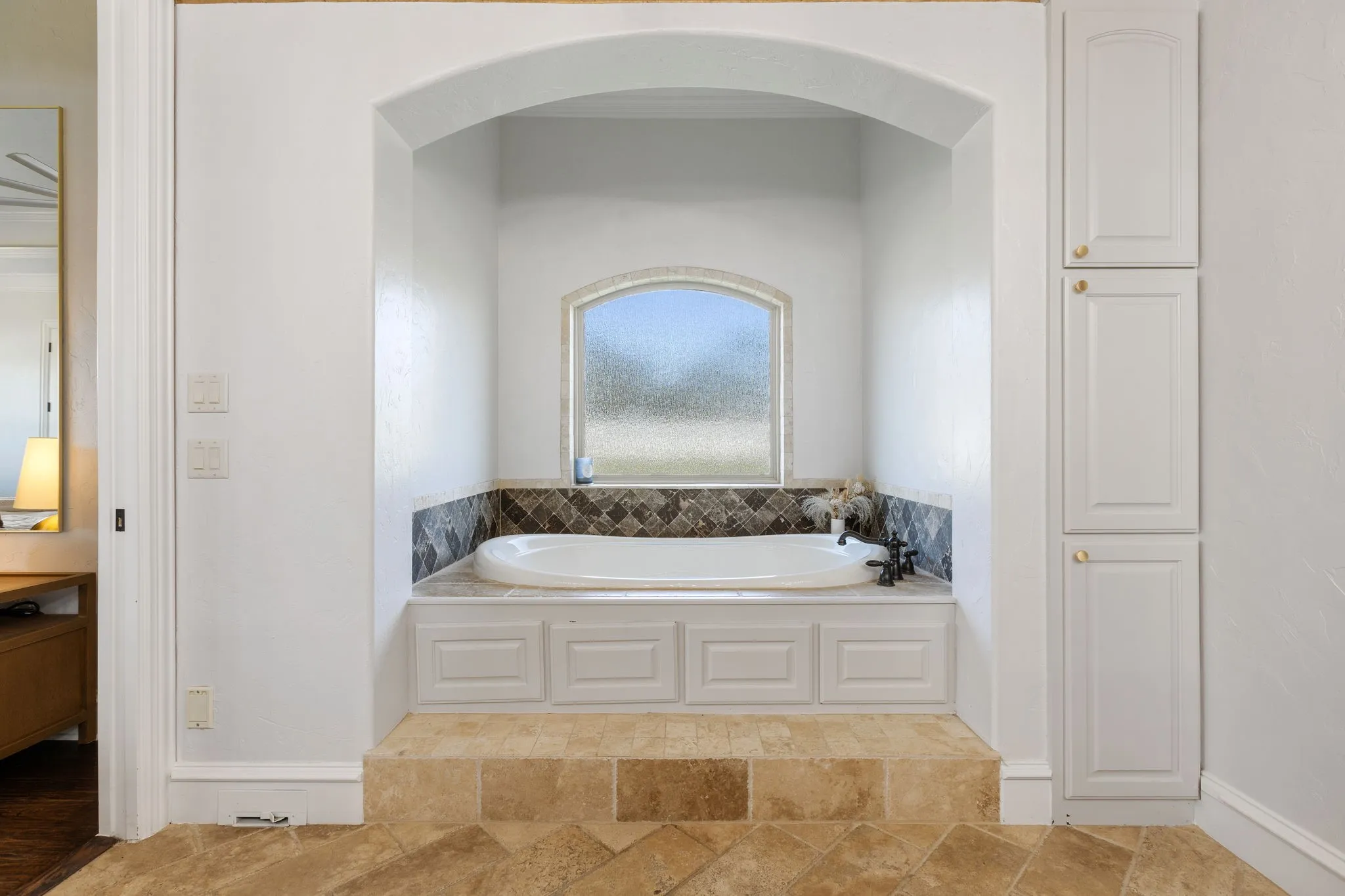Single Family Residence For Sale in Denton County , 1311 Appaloosa Circle, Bartonville, Texas 76226, 5 Bedroom, 6 Bathroom, 3 Garage spaces, 5,505 Sqft, built in 2010, Price $1,925,000, mls#21239924, Real Estate Agent in Bartonville, Homes For Sale in Denton county, Homes For Sale in Bartonville, Realtor in Bartonville Texas, Real Estate Brokerage Independent Realty Texas, Luminita Cordes Realtor