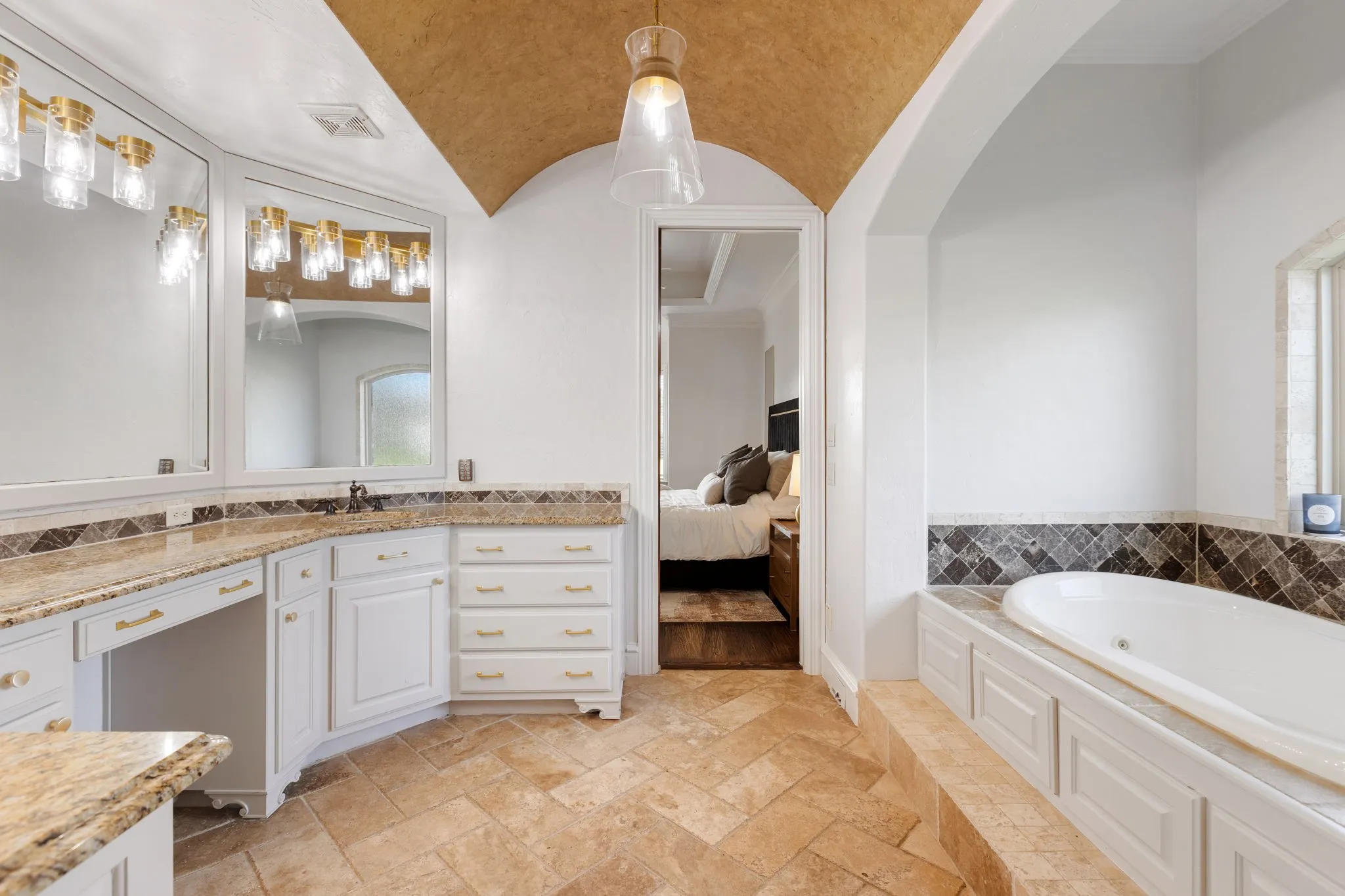 Single Family Residence For Sale in Denton County , 1311 Appaloosa Circle, Bartonville, Texas 76226, 5 Bedroom, 6 Bathroom, 3 Garage spaces, 5,505 Sqft, built in 2010, Price $1,925,000, mls#21239924, Real Estate Agent in Bartonville, Homes For Sale in Denton county, Homes For Sale in Bartonville, Realtor in Bartonville Texas, Real Estate Brokerage Independent Realty Texas, Luminita Cordes Realtor