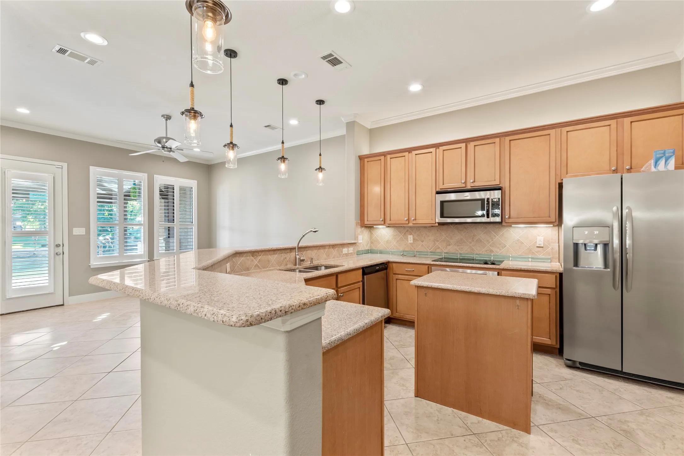 Townhouse For Sale in Henderson County , 124 Marina Drive, Gun Barrel City, Texas 75156, 4 Bedrooms, 3 Bathrooms, 2 Garage spaces, 2,170 Sqft, built in 2008, Preowned, Price $599,000, mls#21235258, Real Estate Agent in Gun Barrel City, Homes For Sale in Henderson county, Homes For Sale in Gun Barrel City, Realtor in Gun Barrel City Texas, Real Estate Brokerage Independent Realty Texas, Luminita Cordes Realtor