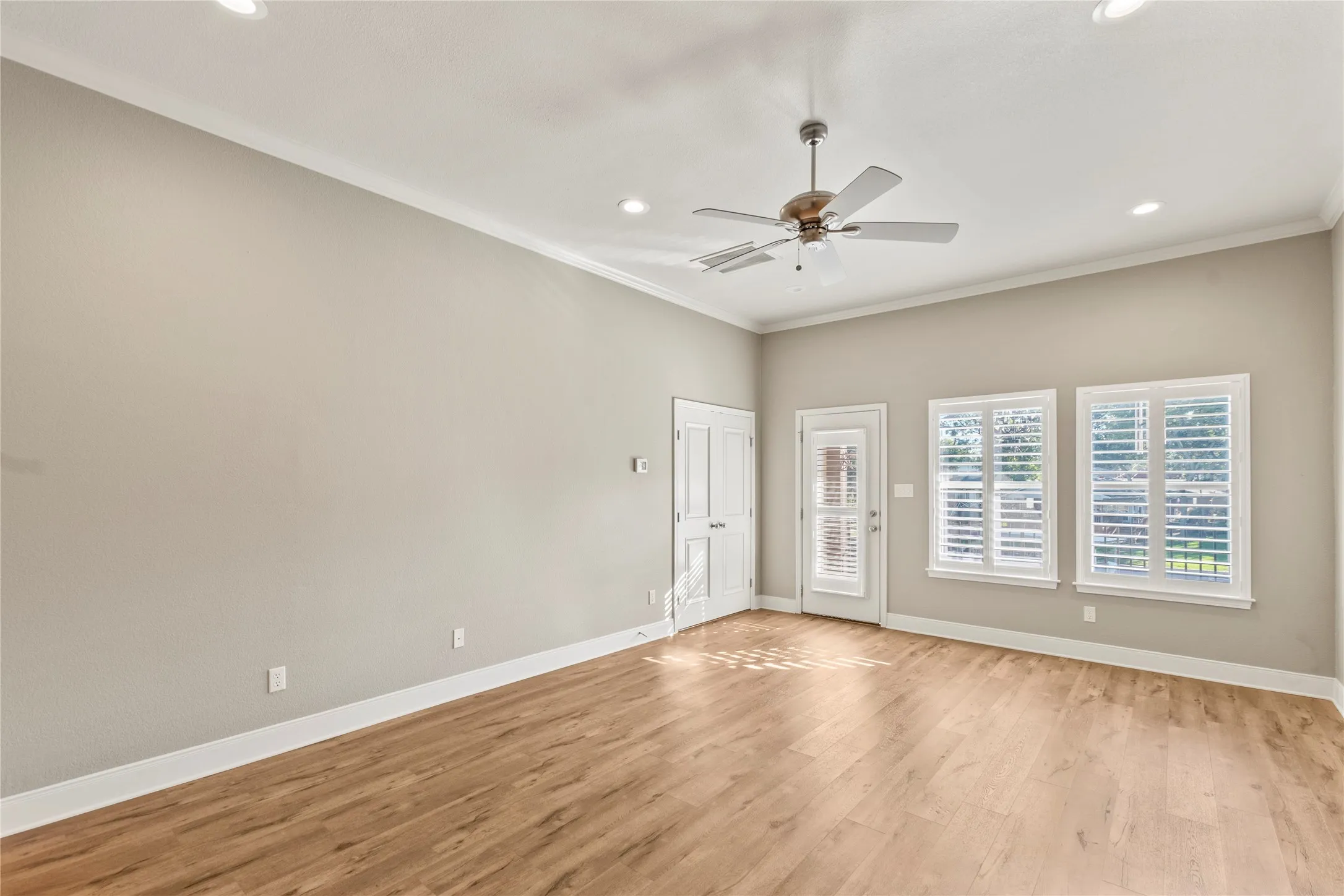 Townhouse For Sale in Henderson County , 124 Marina Drive, Gun Barrel City, Texas 75156, 4 Bedrooms, 3 Bathrooms, 2 Garage spaces, 2,170 Sqft, built in 2008, Preowned, Price $599,000, mls#21235258, Real Estate Agent in Gun Barrel City, Homes For Sale in Henderson county, Homes For Sale in Gun Barrel City, Realtor in Gun Barrel City Texas, Real Estate Brokerage Independent Realty Texas, Luminita Cordes Realtor