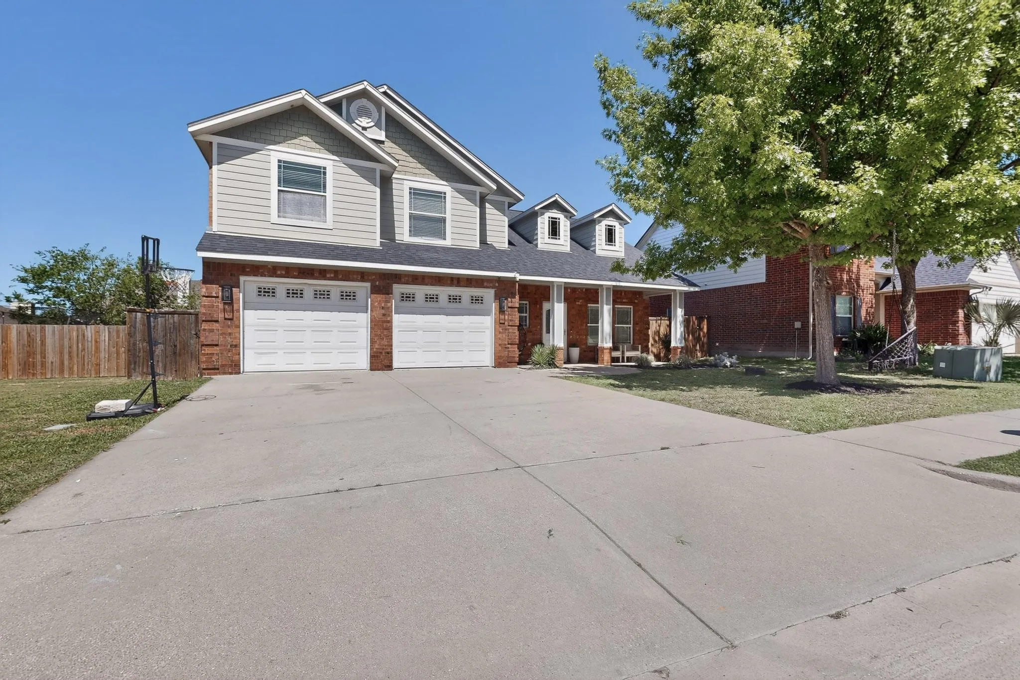 Single Family Residence For Sale in Collin County , 324 Timbercreek Court, Princeton, Texas 75407, 3 Bedroom, 3 Bathroom, 2 Garage spaces, 2,293 Sqft, built in 2005, mls#21240187, Real Estate Agent in Princeton, Homes For Sale in Collin county, Homes For Sale in Princeton, Realtor in Princeton Texas, Real Estate Brokerage Independent Realty Texas, Luminita Cordes Realtor