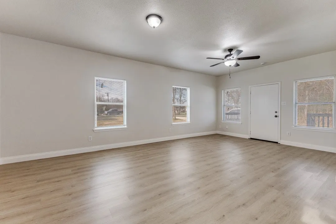 Single Family Residence For Sale in Navarro County , 711 S 3rd Avenue E, Dawson, Texas 76639, 3 Bedroom, 2 Bathroom, Garage spaces, 1,398 Sqft, built in 2021, Preowned, mls#21238957, Real Estate Agent in Dawson, Homes For Sale in Navarro county, Homes For Sale in Dawson, Realtor in Dawson Texas, Real Estate Brokerage Independent Realty Texas, Luminita Cordes Realtor