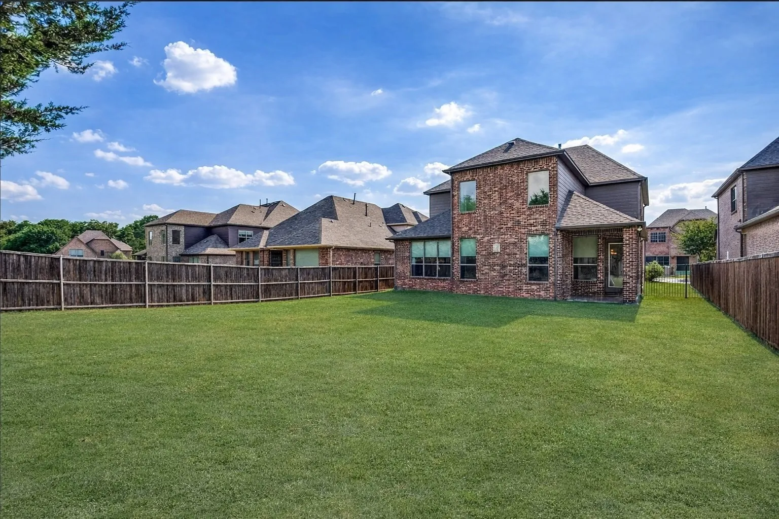 Single Family Residence For Sale in Collin County , 1108 Melcer Street, Plano, Texas 75074, 5 Bedroom, 5 Bathroom, 3 Garage spaces, 3,744 Sqft, built in 2015, Preowned, mls#21239965, Real Estate Agent in Plano, Homes For Sale in Collin county, Homes For Sale in Plano, Realtor in Plano Texas, Real Estate Brokerage Independent Realty Texas, Luminita Cordes Realtor
