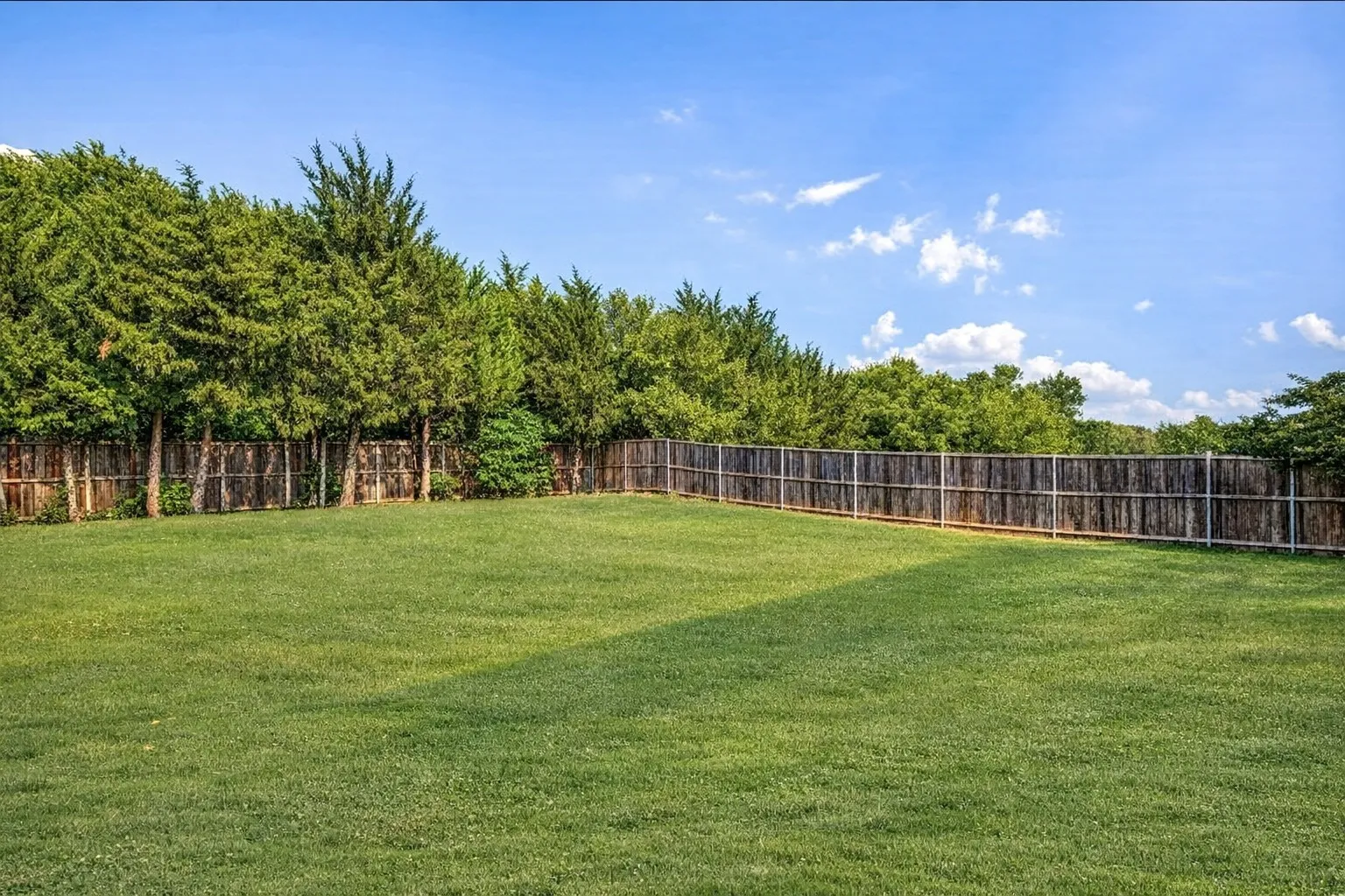 Single Family Residence For Sale in Collin County , 1108 Melcer Street, Plano, Texas 75074, 5 Bedroom, 5 Bathroom, 3 Garage spaces, 3,744 Sqft, built in 2015, Preowned, mls#21239965, Real Estate Agent in Plano, Homes For Sale in Collin county, Homes For Sale in Plano, Realtor in Plano Texas, Real Estate Brokerage Independent Realty Texas, Luminita Cordes Realtor