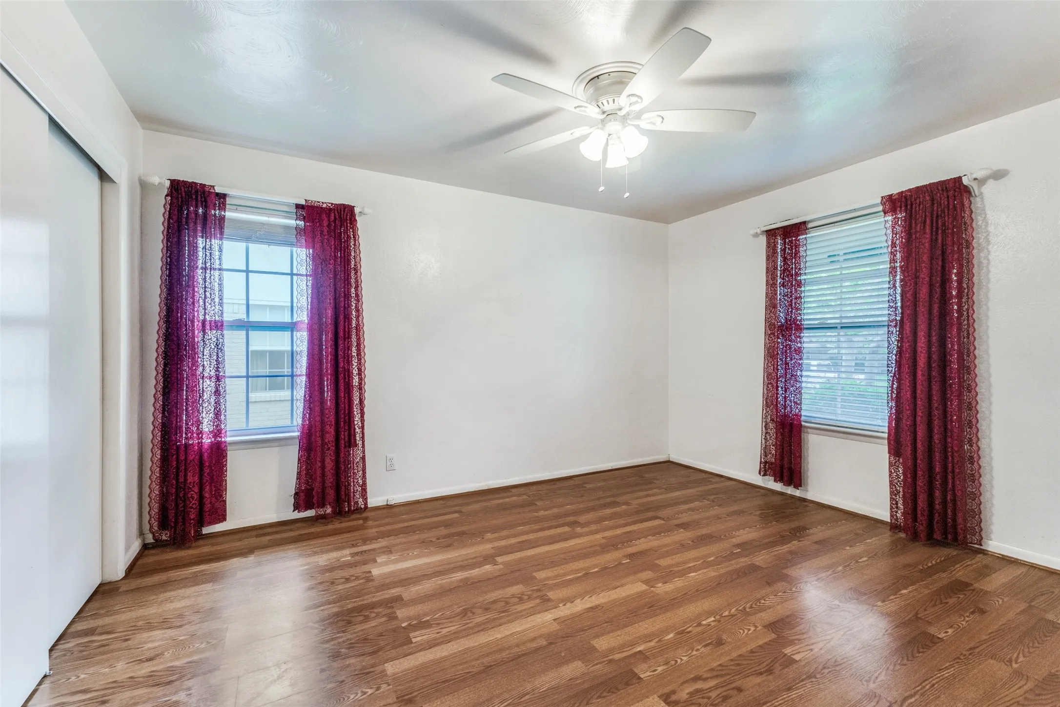 Single Family Residence For Rent in Dallas County , 9210 Larchwood Drive, Dallas, Texas 75238, 3 Bedroom, 2 Bathroom, 2 Garage spaces, 1,598 Sqft, built in 1956, Preowned, Price $2,750, mls#21239115, Real Estate Agent in Dallas, Homes For Rent in Dallas county, Homes For Rent in Dallas, Realtor in Dallas Texas, Real Estate Brokerage Independent Realty Texas, Luminita Cordes Realtor