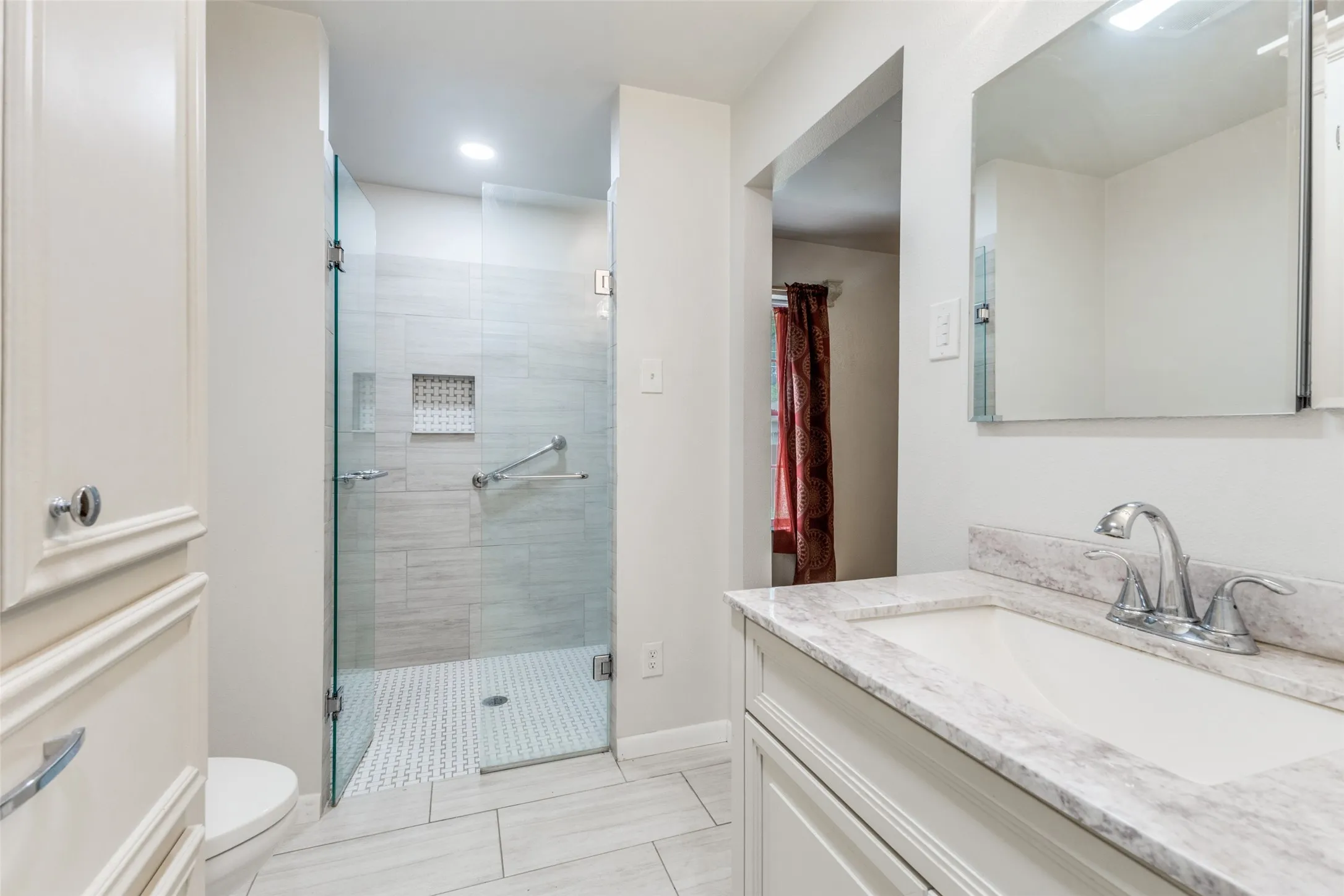Single Family Residence For Rent in Dallas County , 9210 Larchwood Drive, Dallas, Texas 75238, 3 Bedroom, 2 Bathroom, 2 Garage spaces, 1,598 Sqft, built in 1956, Preowned, Price $2,750, mls#21239115, Real Estate Agent in Dallas, Homes For Rent in Dallas county, Homes For Rent in Dallas, Realtor in Dallas Texas, Real Estate Brokerage Independent Realty Texas, Luminita Cordes Realtor