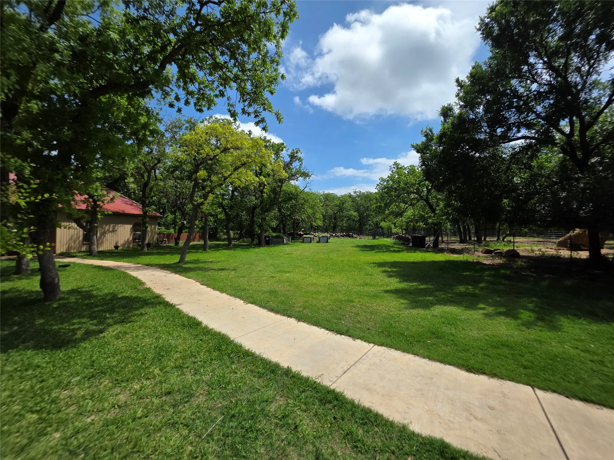 Single Family Residence For Sale in Brown County , 1200 E Fm 2273, May, Texas 76857, 3 Bedroom, 3 Bathroom, 2 Garage spaces, 2,490 Sqft, built in 2011, Preowned, mls#21240140, Real Estate Agent in May, Homes For Sale in Brown county, Homes For Sale in May, Realtor in May Texas, Real Estate Brokerage Independent Realty Texas, Luminita Cordes Realtor