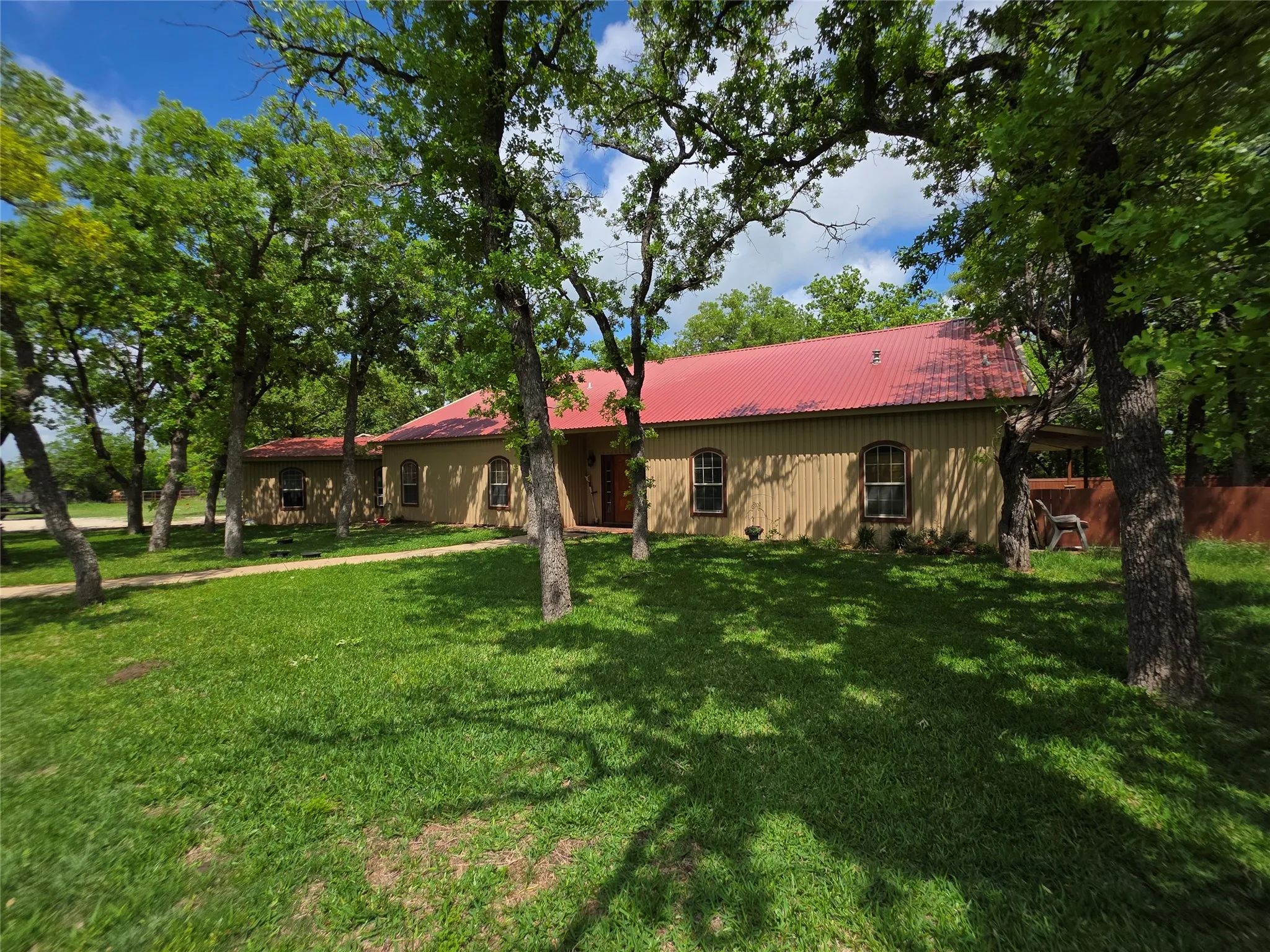 Single Family Residence For Sale in Brown County , 1200 E Fm 2273, May, Texas 76857, 3 Bedroom, 3 Bathroom, 2 Garage spaces, 2,490 Sqft, built in 2011, Preowned, mls#21240140, Real Estate Agent in May, Homes For Sale in Brown county, Homes For Sale in May, Realtor in May Texas, Real Estate Brokerage Independent Realty Texas, Luminita Cordes Realtor