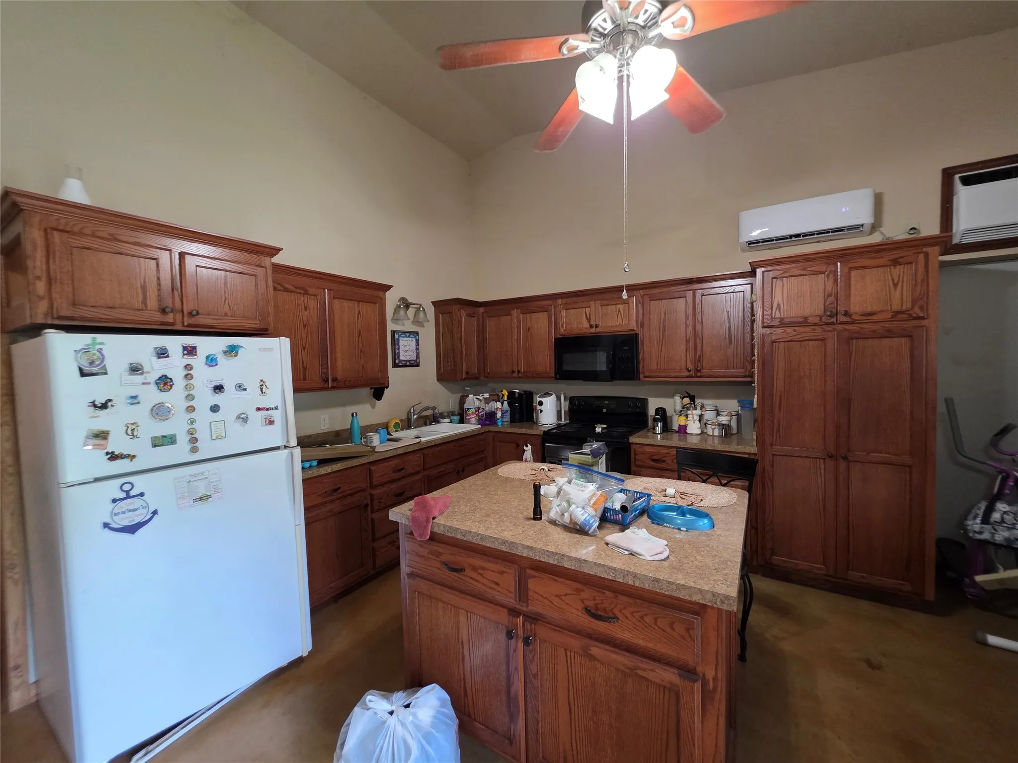 Single Family Residence For Sale in Brown County , 1200 E Fm 2273, May, Texas 76857, 3 Bedroom, 3 Bathroom, 2 Garage spaces, 2,490 Sqft, built in 2011, Preowned, mls#21240140, Real Estate Agent in May, Homes For Sale in Brown county, Homes For Sale in May, Realtor in May Texas, Real Estate Brokerage Independent Realty Texas, Luminita Cordes Realtor