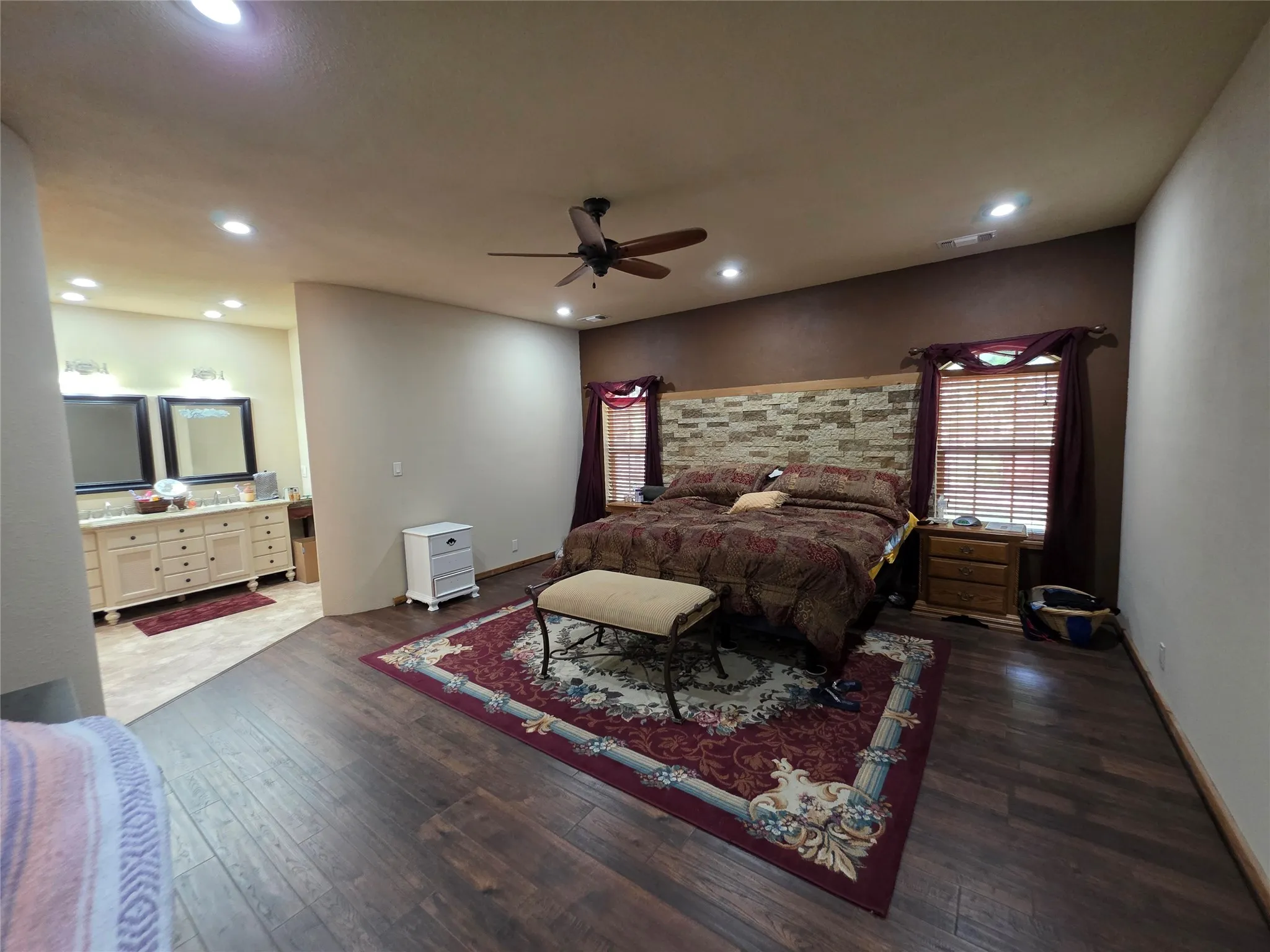 Single Family Residence For Sale in Brown County , 1200 E Fm 2273, May, Texas 76857, 3 Bedroom, 3 Bathroom, 2 Garage spaces, 2,490 Sqft, built in 2011, Preowned, mls#21240140, Real Estate Agent in May, Homes For Sale in Brown county, Homes For Sale in May, Realtor in May Texas, Real Estate Brokerage Independent Realty Texas, Luminita Cordes Realtor
