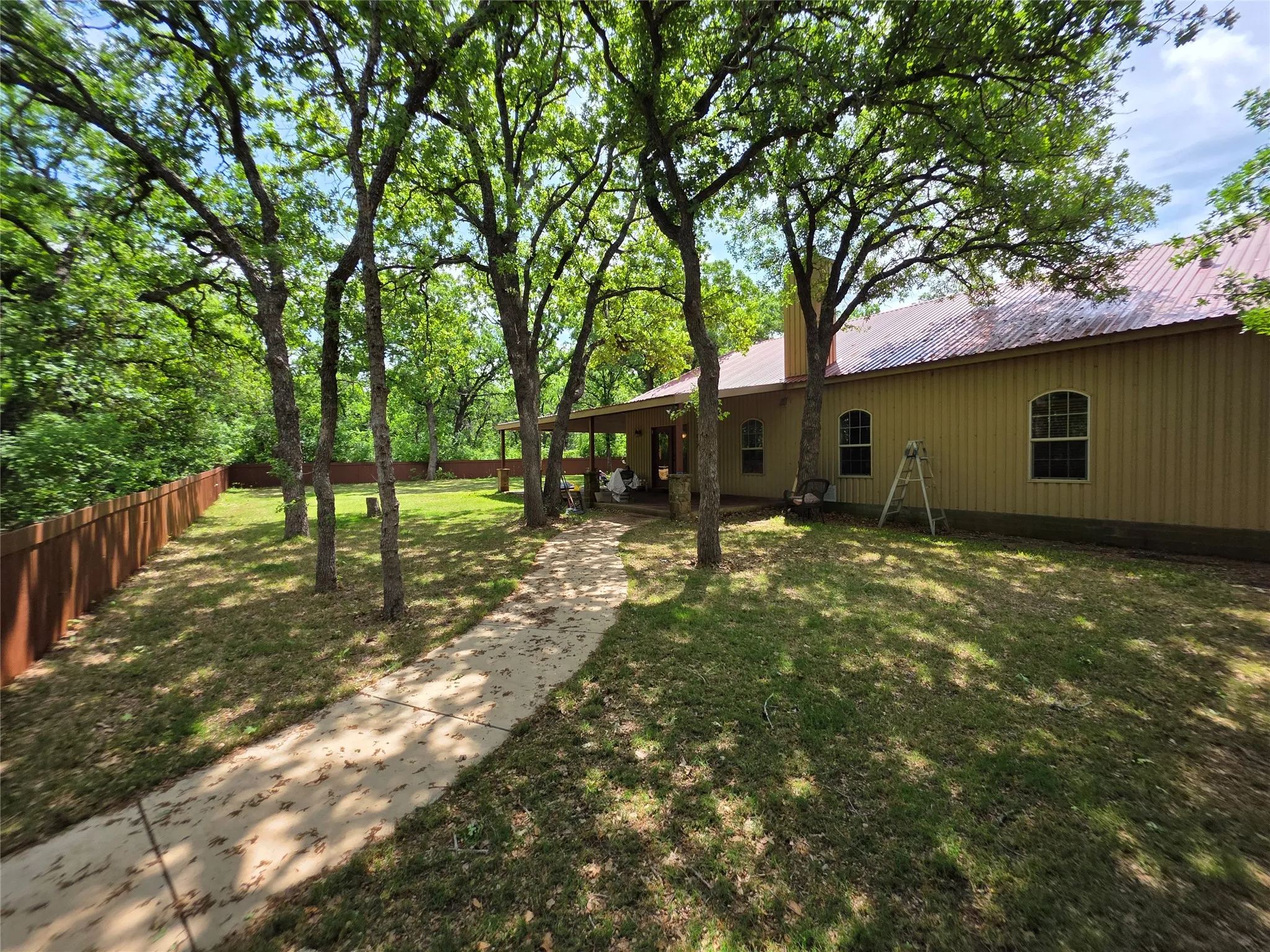 Single Family Residence For Sale in Brown County , 1200 E Fm 2273, May, Texas 76857, 3 Bedroom, 3 Bathroom, 2 Garage spaces, 2,490 Sqft, built in 2011, Preowned, mls#21240140, Real Estate Agent in May, Homes For Sale in Brown county, Homes For Sale in May, Realtor in May Texas, Real Estate Brokerage Independent Realty Texas, Luminita Cordes Realtor