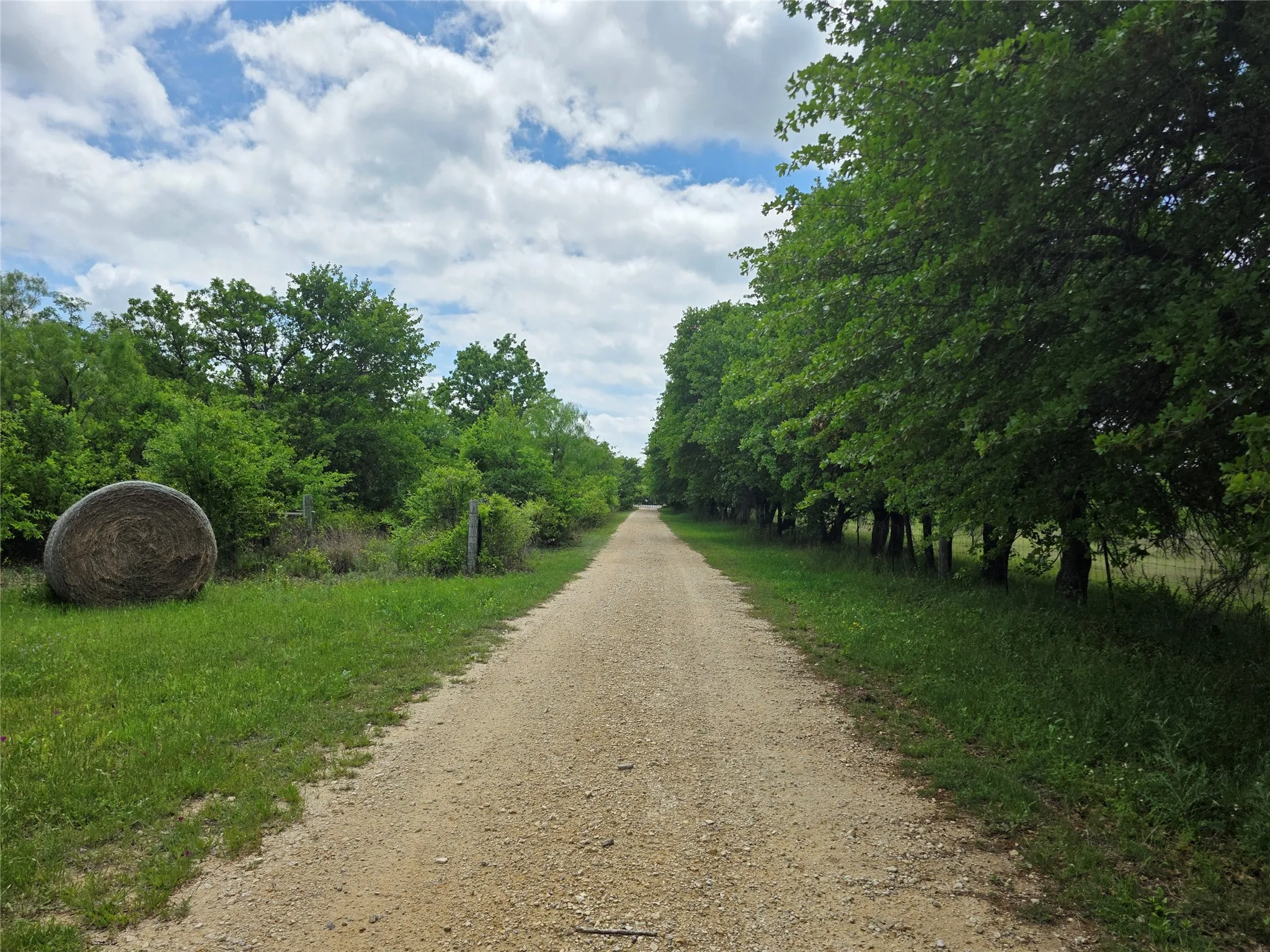 Single Family Residence For Sale in Brown County , 1200 E Fm 2273, May, Texas 76857, 3 Bedroom, 3 Bathroom, 2 Garage spaces, 2,490 Sqft, built in 2011, Preowned, mls#21240140, Real Estate Agent in May, Homes For Sale in Brown county, Homes For Sale in May, Realtor in May Texas, Real Estate Brokerage Independent Realty Texas, Luminita Cordes Realtor