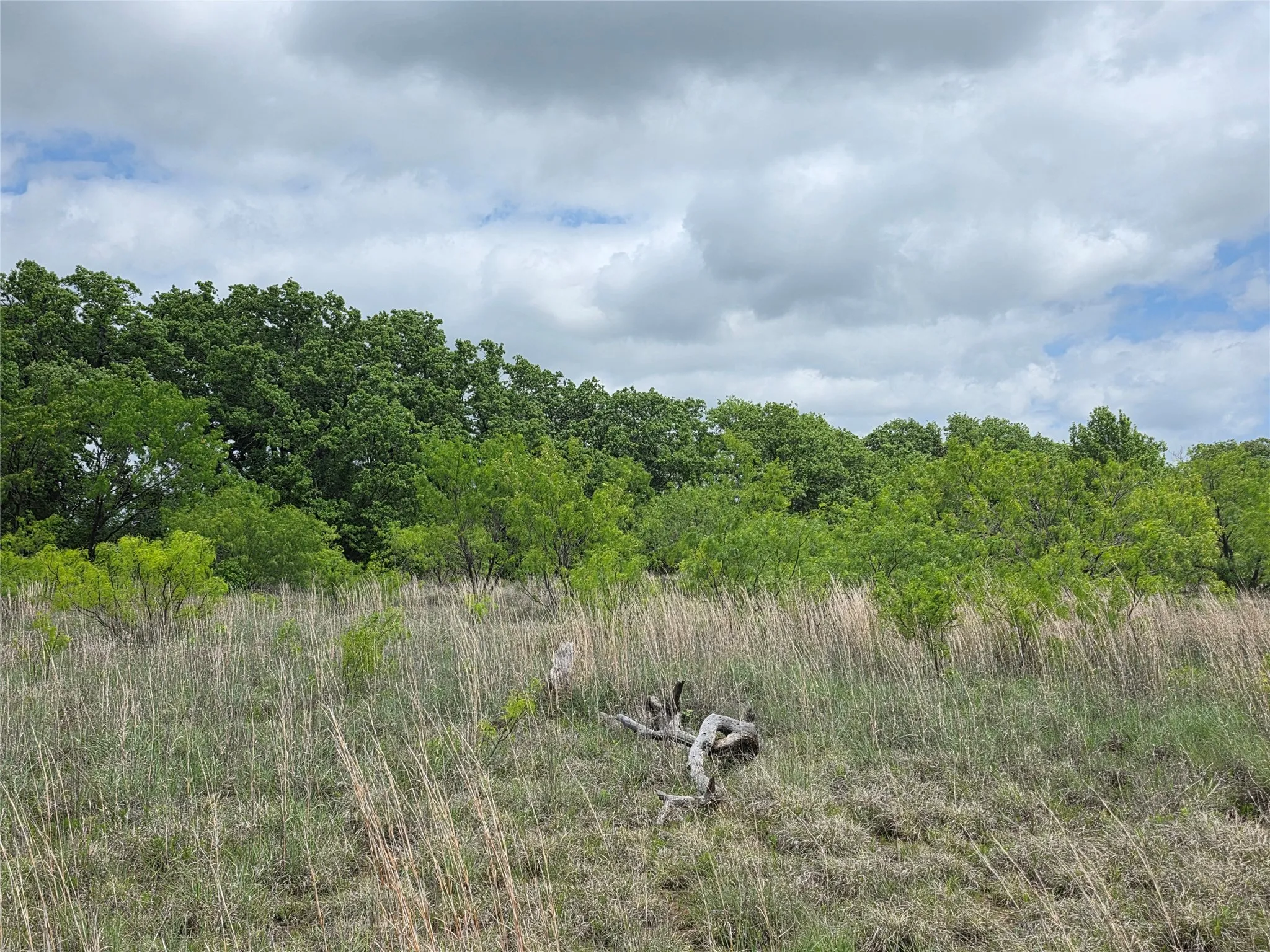 Single Family Residence For Sale in Brown County , 1200 E Fm 2273, May, Texas 76857, 3 Bedroom, 3 Bathroom, 2 Garage spaces, 2,490 Sqft, built in 2011, Preowned, mls#21240140, Real Estate Agent in May, Homes For Sale in Brown county, Homes For Sale in May, Realtor in May Texas, Real Estate Brokerage Independent Realty Texas, Luminita Cordes Realtor