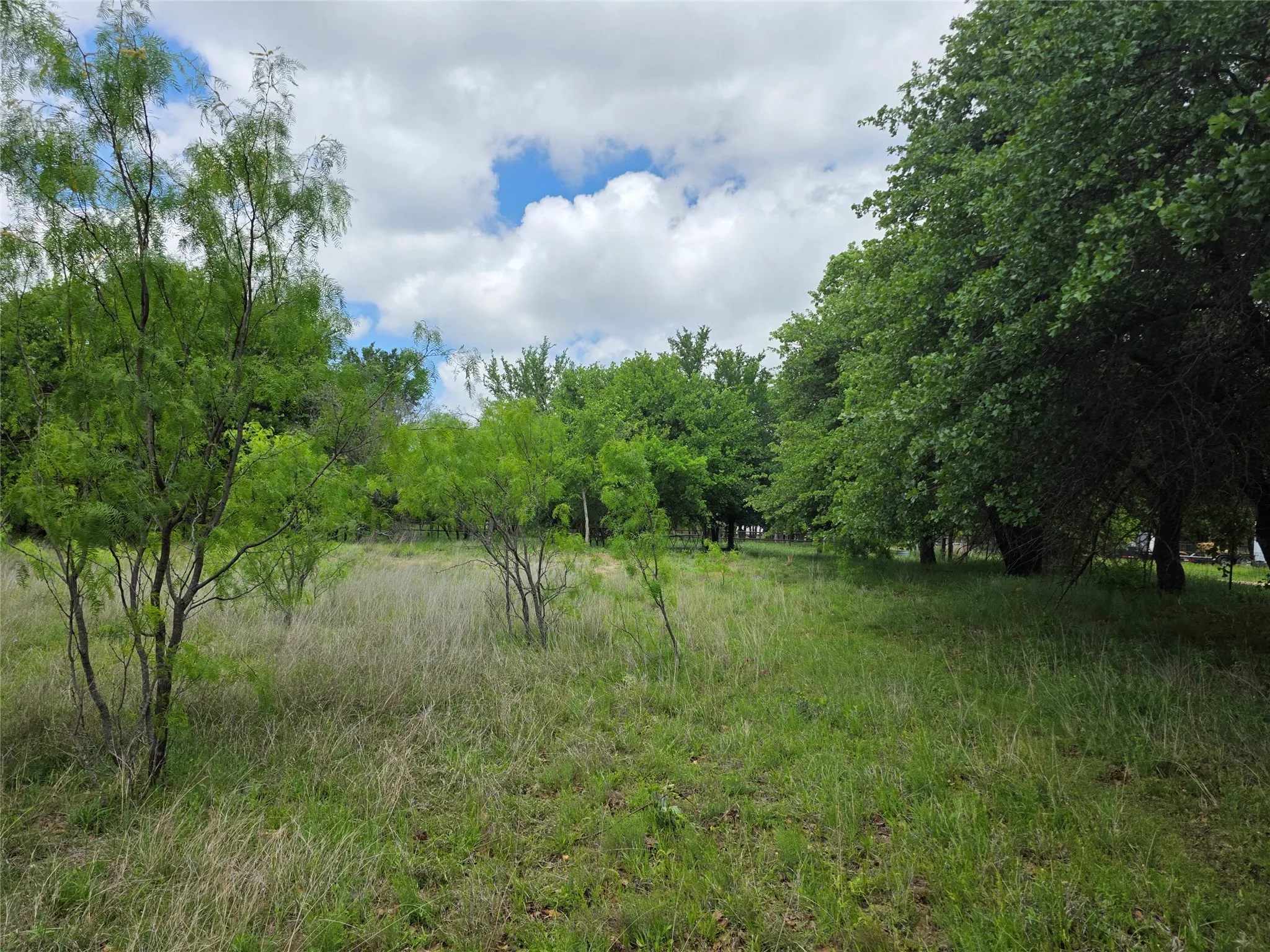 Single Family Residence For Sale in Brown County , 1200 E Fm 2273, May, Texas 76857, 3 Bedroom, 3 Bathroom, 2 Garage spaces, 2,490 Sqft, built in 2011, Preowned, mls#21240140, Real Estate Agent in May, Homes For Sale in Brown county, Homes For Sale in May, Realtor in May Texas, Real Estate Brokerage Independent Realty Texas, Luminita Cordes Realtor