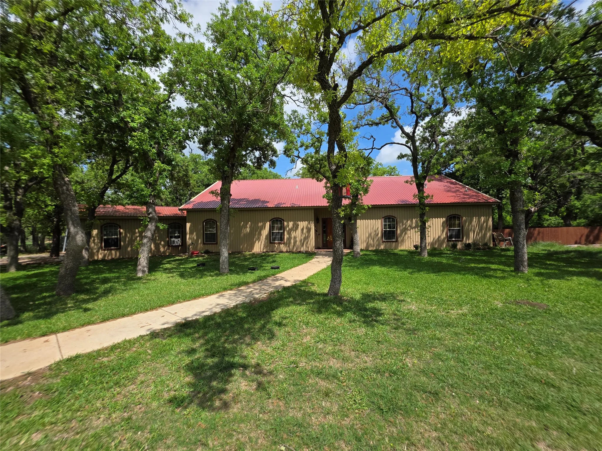 Single Family Residence For Sale in Brown County , 1200 E Fm 2273, May, Texas 76857, 3 Bedroom, 3 Bathroom, 2 Garage spaces, 2,490 Sqft, built in 2011, Preowned, mls#21240140, Real Estate Agent in May, Homes For Sale in Brown county, Homes For Sale in May, Realtor in May Texas, Real Estate Brokerage Independent Realty Texas, Luminita Cordes Realtor