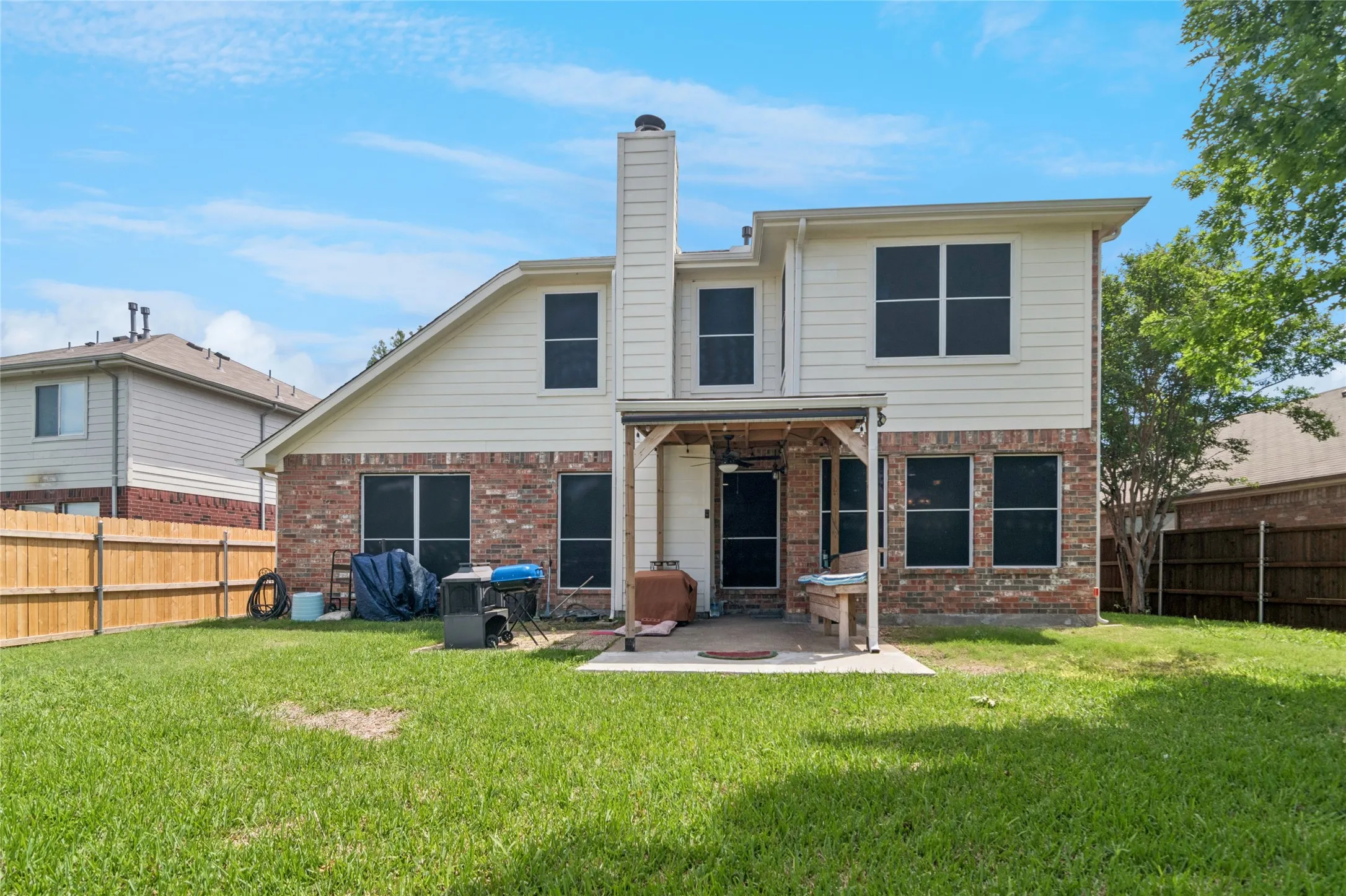 Single Family Residence For Sale in Kaufman County , 522 Pinto Lane, Forney, Texas 75126, 3 Bedroom, 3 Bathroom, 2 Garage spaces, 1,993 Sqft, built in 2002, mls#21240211, Real Estate Agent in Forney, Homes For Sale in Kaufman county, Homes For Sale in Forney, Realtor in Forney Texas, Real Estate Brokerage Independent Realty Texas, Luminita Cordes Realtor