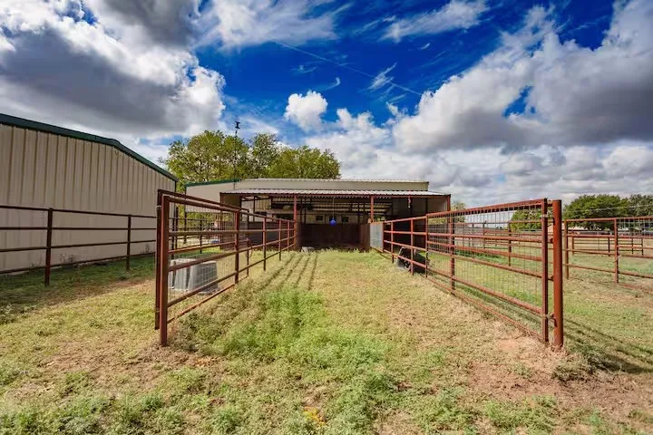 Single Family Residence For Sale in Mc Lennan County , 107 Camino Del Rosas, Woodway, Texas 76712, 3 Bedroom, 2 Bathroom, 2 Garage spaces, 1,276 Sqft, built in 1983, Preowned, mls#21237236, Real Estate Agent in Woodway, Homes For Sale in Mc Lennan county, Homes For Sale in Woodway, Realtor in Woodway Texas, Real Estate Brokerage Independent Realty Texas, Luminita Cordes Realtor
