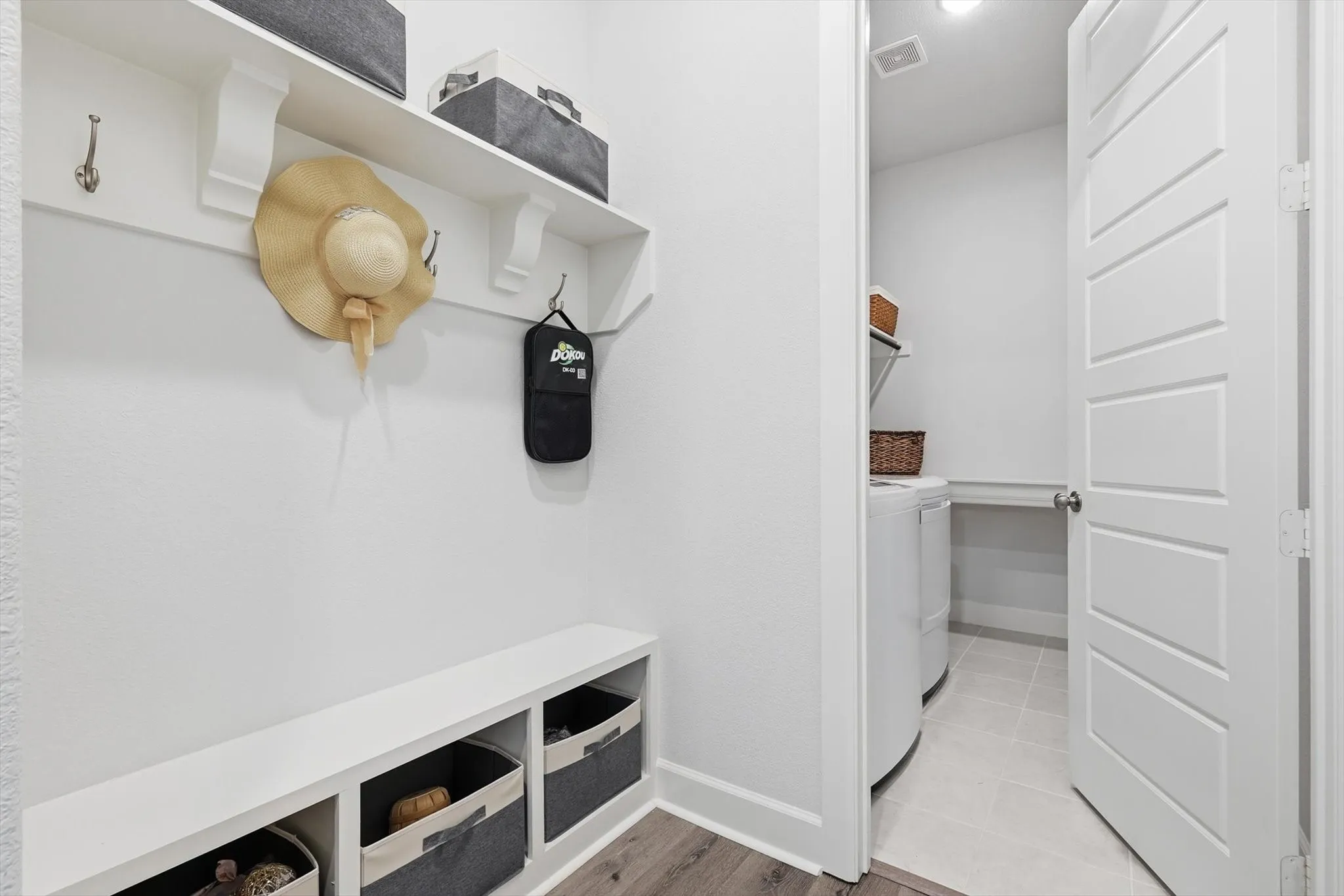Single Family Residence For Sale in Tarrant County , 4817 Beaver Creek Drive, Arlington, Texas 76005, 2 Bedroom, 2 Bathroom, 2 Garage spaces, 2,264 Sqft, built in 2021, mls#21239532, Real Estate Agent in Arlington, Homes For Sale in Tarrant county, Homes For Sale in Arlington, Realtor in Arlington Texas, Real Estate Brokerage Independent Realty Texas, Luminita Cordes Realtor