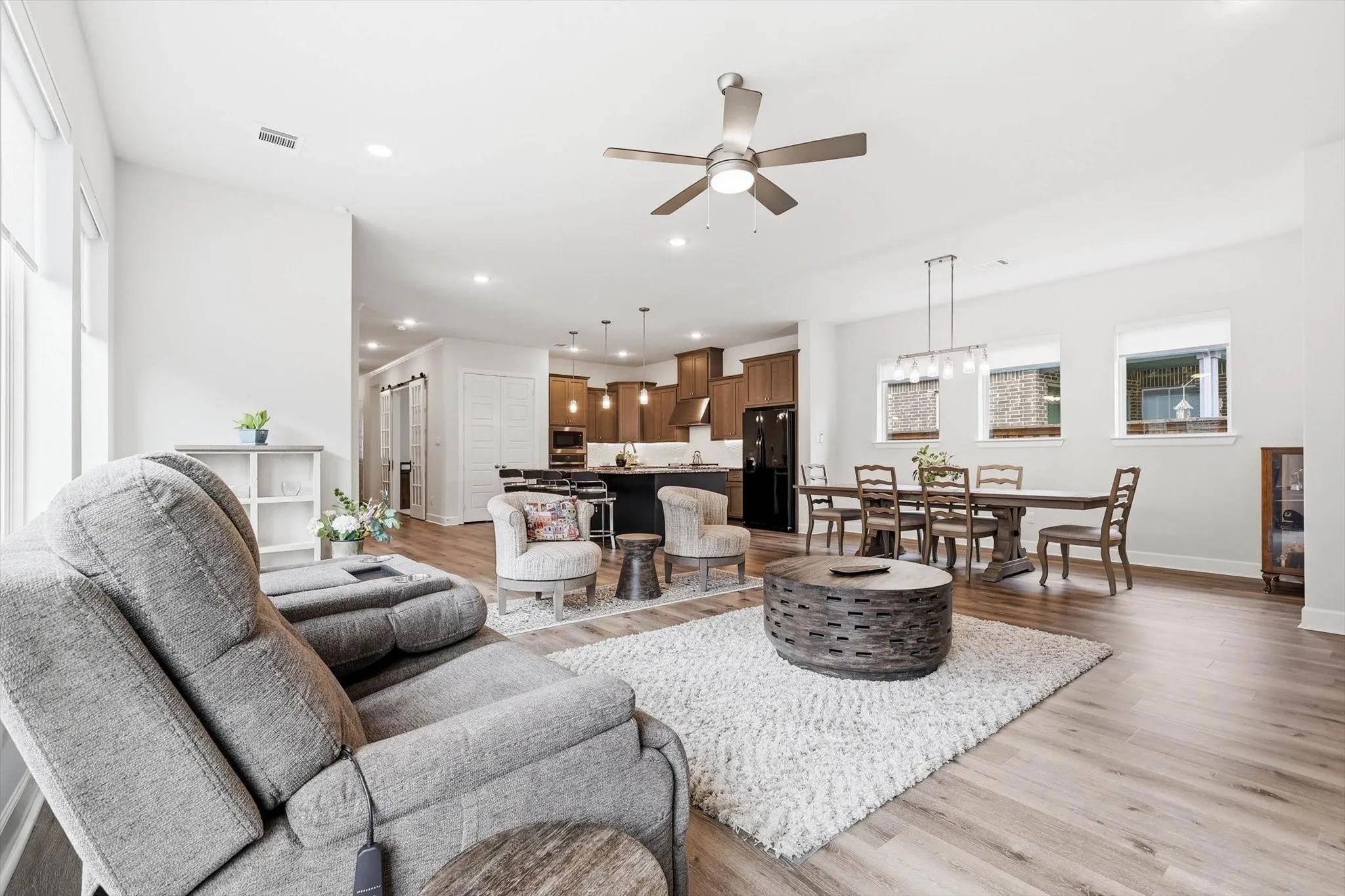 Single Family Residence For Sale in Tarrant County , 4817 Beaver Creek Drive, Arlington, Texas 76005, 2 Bedroom, 2 Bathroom, 2 Garage spaces, 2,264 Sqft, built in 2021, mls#21239532, Real Estate Agent in Arlington, Homes For Sale in Tarrant county, Homes For Sale in Arlington, Realtor in Arlington Texas, Real Estate Brokerage Independent Realty Texas, Luminita Cordes Realtor