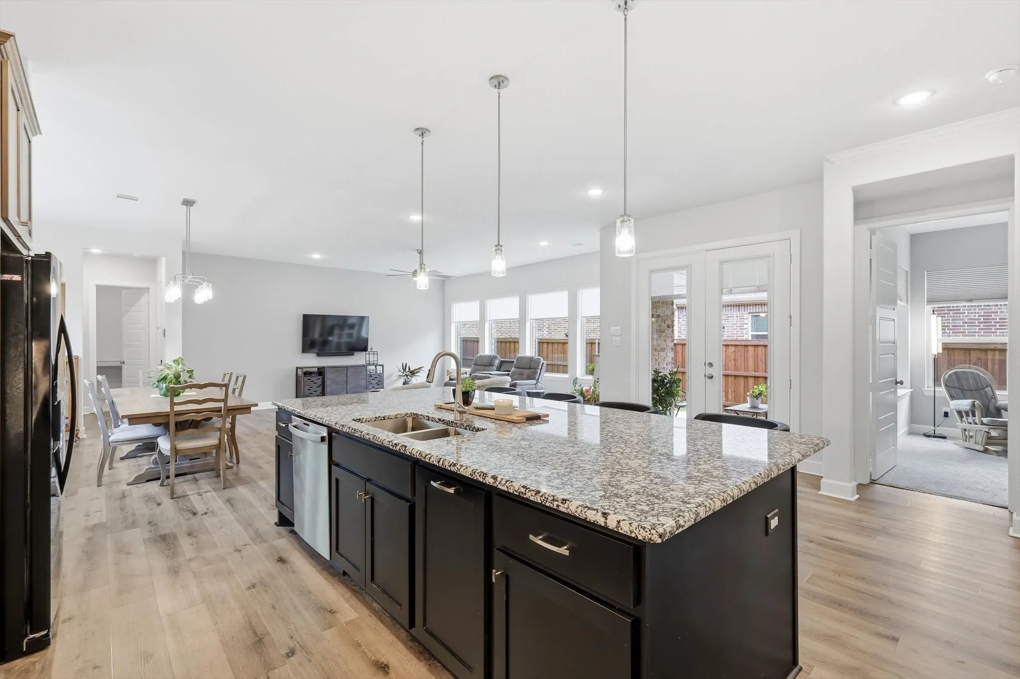 Single Family Residence For Sale in Tarrant County , 4817 Beaver Creek Drive, Arlington, Texas 76005, 2 Bedroom, 2 Bathroom, 2 Garage spaces, 2,264 Sqft, built in 2021, mls#21239532, Real Estate Agent in Arlington, Homes For Sale in Tarrant county, Homes For Sale in Arlington, Realtor in Arlington Texas, Real Estate Brokerage Independent Realty Texas, Luminita Cordes Realtor