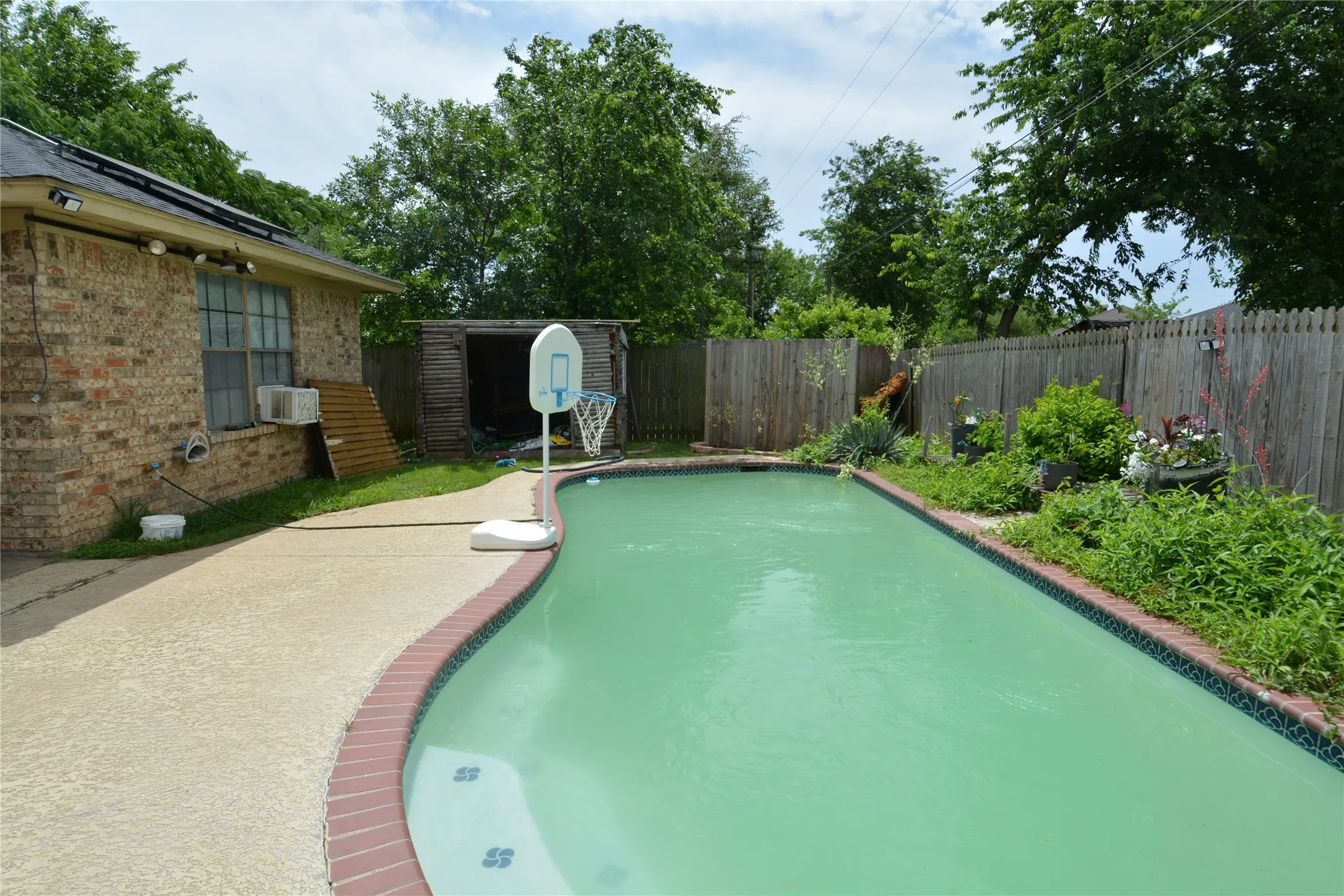 Single Family Residence For Sale in Johnson County , 1306 Clearfield Drive, Cleburne, Texas 76033, 4 Bedroom, 2 Bathroom, Garage spaces, 1,702 Sqft, built in 1986, mls#21240088, Real Estate Agent in Cleburne, Homes For Sale in Johnson county, Homes For Sale in Cleburne, Realtor in Cleburne Texas, Real Estate Brokerage Independent Realty Texas, Luminita Cordes Realtor