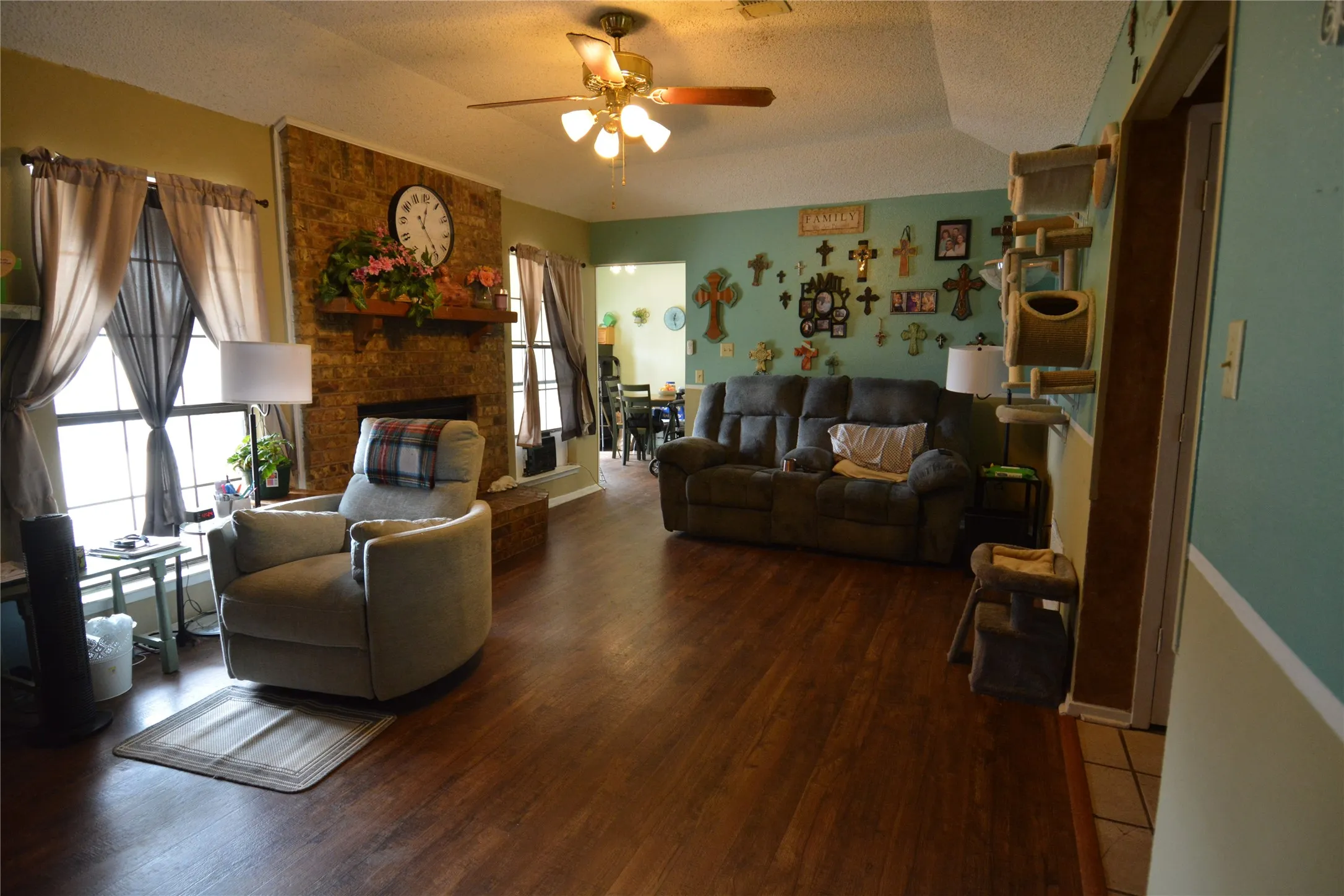 Single Family Residence For Sale in Johnson County , 1306 Clearfield Drive, Cleburne, Texas 76033, 4 Bedroom, 2 Bathroom, Garage spaces, 1,702 Sqft, built in 1986, mls#21240088, Real Estate Agent in Cleburne, Homes For Sale in Johnson county, Homes For Sale in Cleburne, Realtor in Cleburne Texas, Real Estate Brokerage Independent Realty Texas, Luminita Cordes Realtor