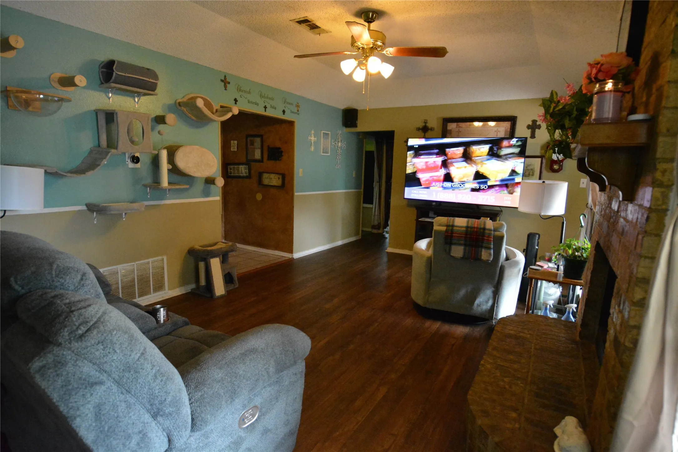 Single Family Residence For Sale in Johnson County , 1306 Clearfield Drive, Cleburne, Texas 76033, 4 Bedroom, 2 Bathroom, Garage spaces, 1,702 Sqft, built in 1986, mls#21240088, Real Estate Agent in Cleburne, Homes For Sale in Johnson county, Homes For Sale in Cleburne, Realtor in Cleburne Texas, Real Estate Brokerage Independent Realty Texas, Luminita Cordes Realtor