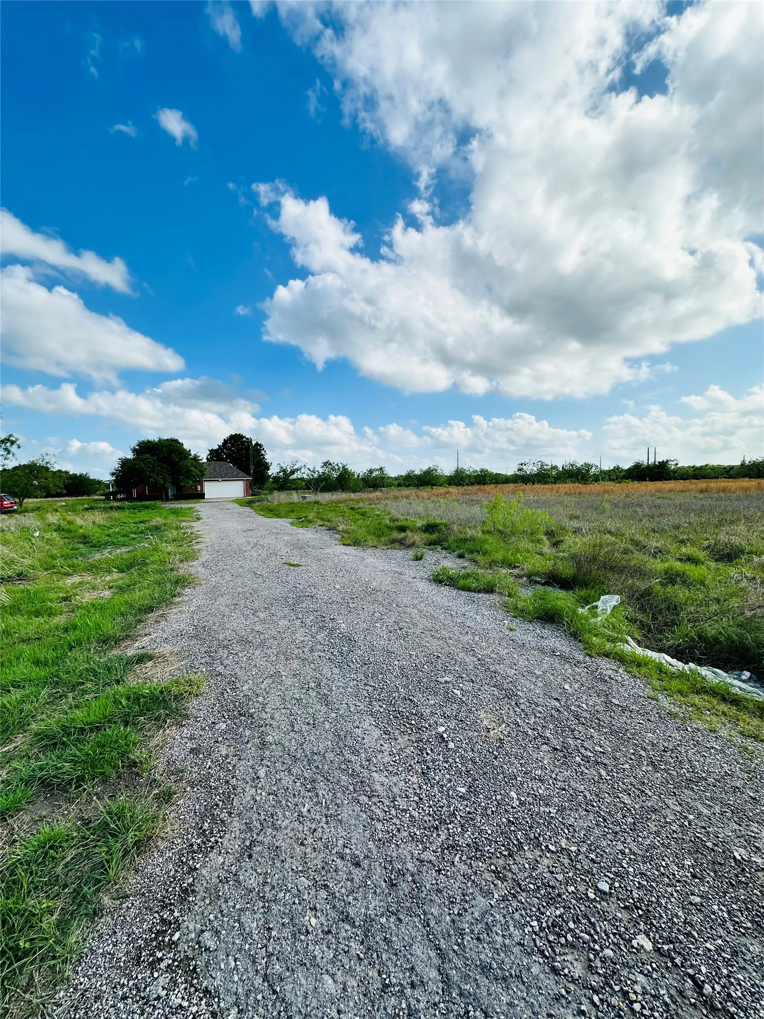 Single Family Residence For Sale in Kaufman County , 16547 State Highway 205, Terrell, Texas 75160, 4 Bedroom, 3 Bathroom, 2 Garage spaces, 3,089 Sqft, built in 2001, mls#21239642, Real Estate Agent in Terrell, Homes For Sale in Kaufman county, Homes For Sale in Terrell, Realtor in Terrell Texas, Real Estate Brokerage Independent Realty Texas, Luminita Cordes Realtor