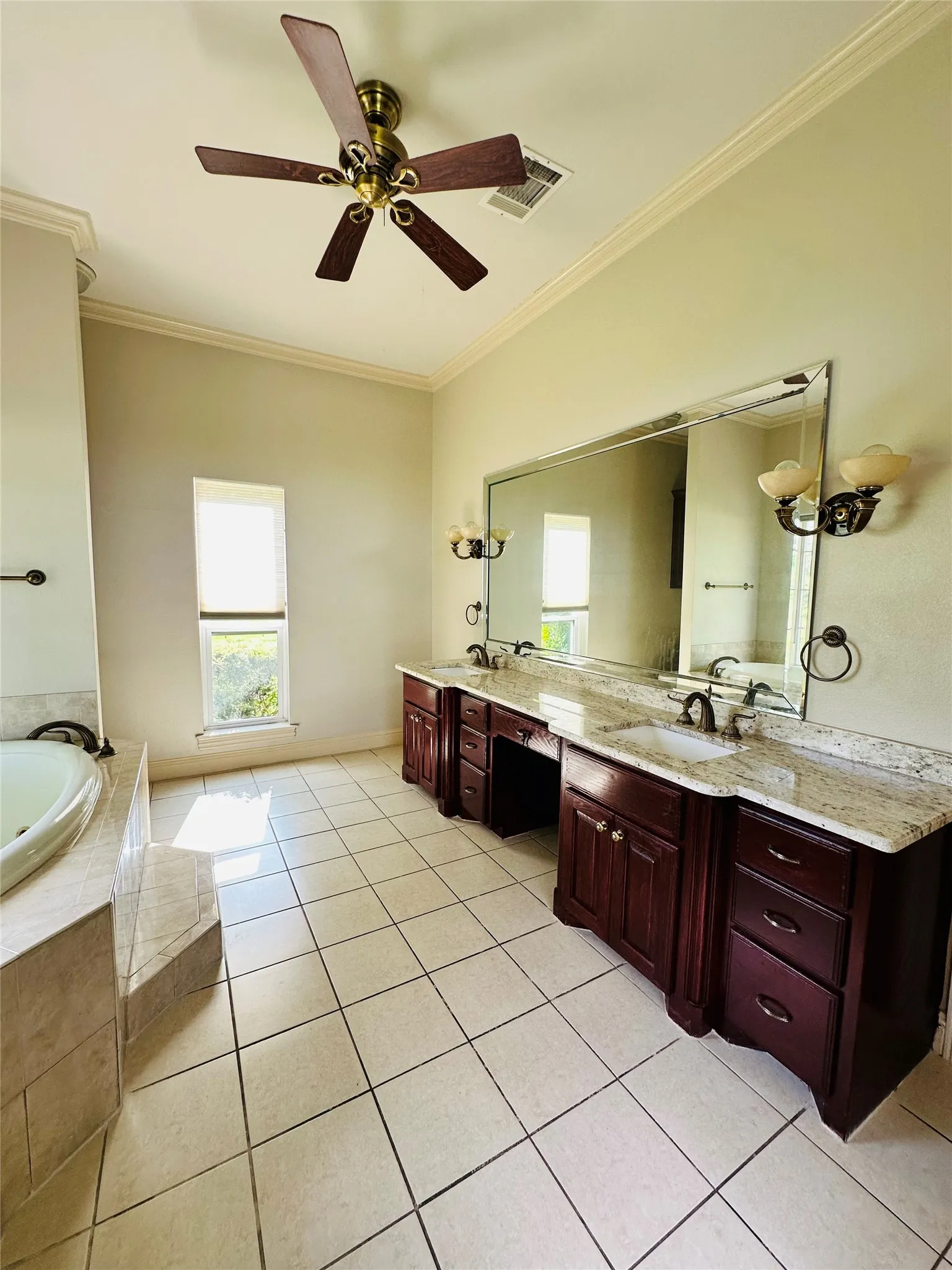 Single Family Residence For Sale in Kaufman County , 16547 State Highway 205, Terrell, Texas 75160, 4 Bedroom, 3 Bathroom, 2 Garage spaces, 3,089 Sqft, built in 2001, mls#21239642, Real Estate Agent in Terrell, Homes For Sale in Kaufman county, Homes For Sale in Terrell, Realtor in Terrell Texas, Real Estate Brokerage Independent Realty Texas, Luminita Cordes Realtor