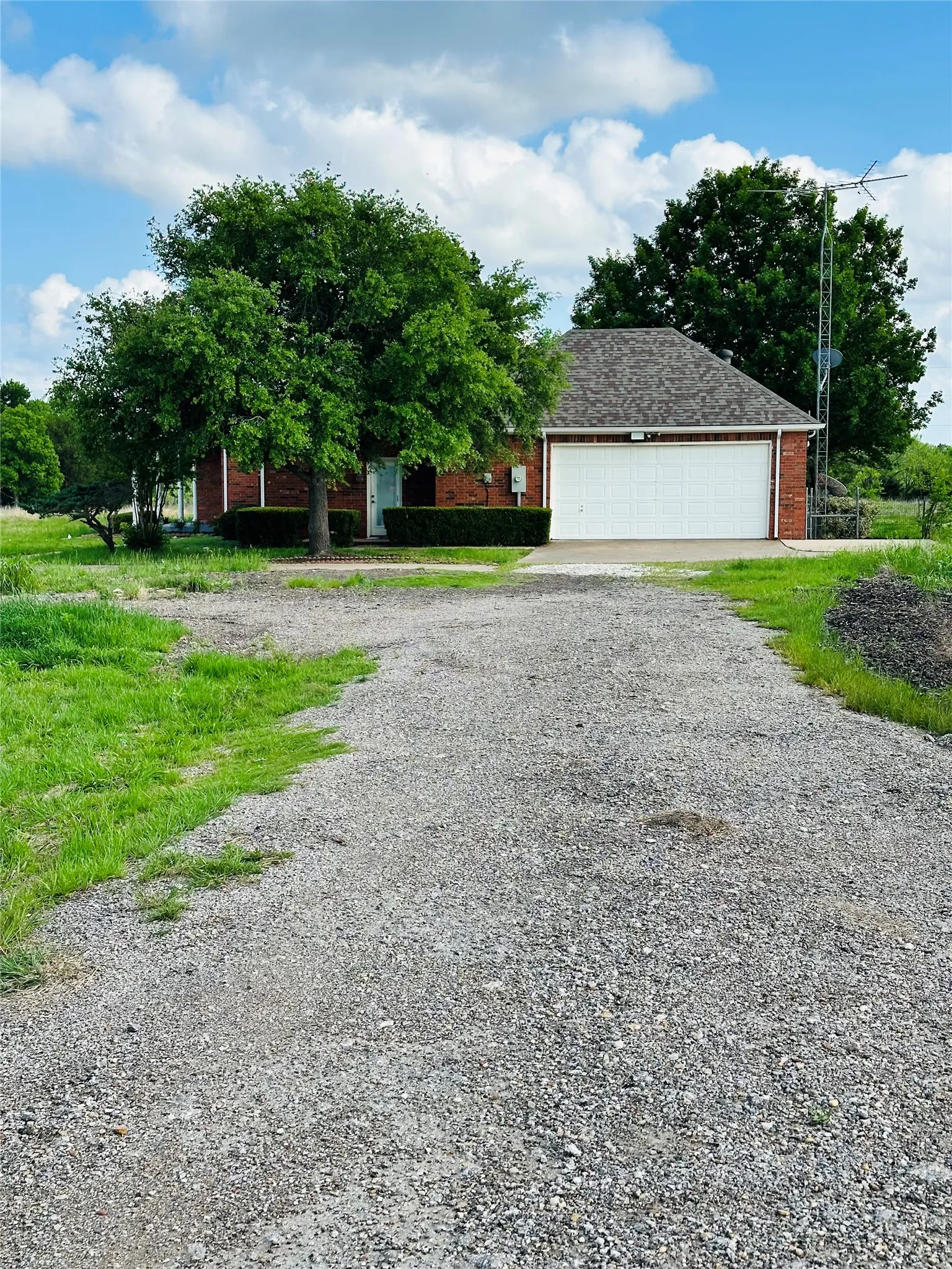 Single Family Residence For Sale in Kaufman County , 16547 State Highway 205, Terrell, Texas 75160, 4 Bedroom, 3 Bathroom, 2 Garage spaces, 3,089 Sqft, built in 2001, mls#21239642, Real Estate Agent in Terrell, Homes For Sale in Kaufman county, Homes For Sale in Terrell, Realtor in Terrell Texas, Real Estate Brokerage Independent Realty Texas, Luminita Cordes Realtor